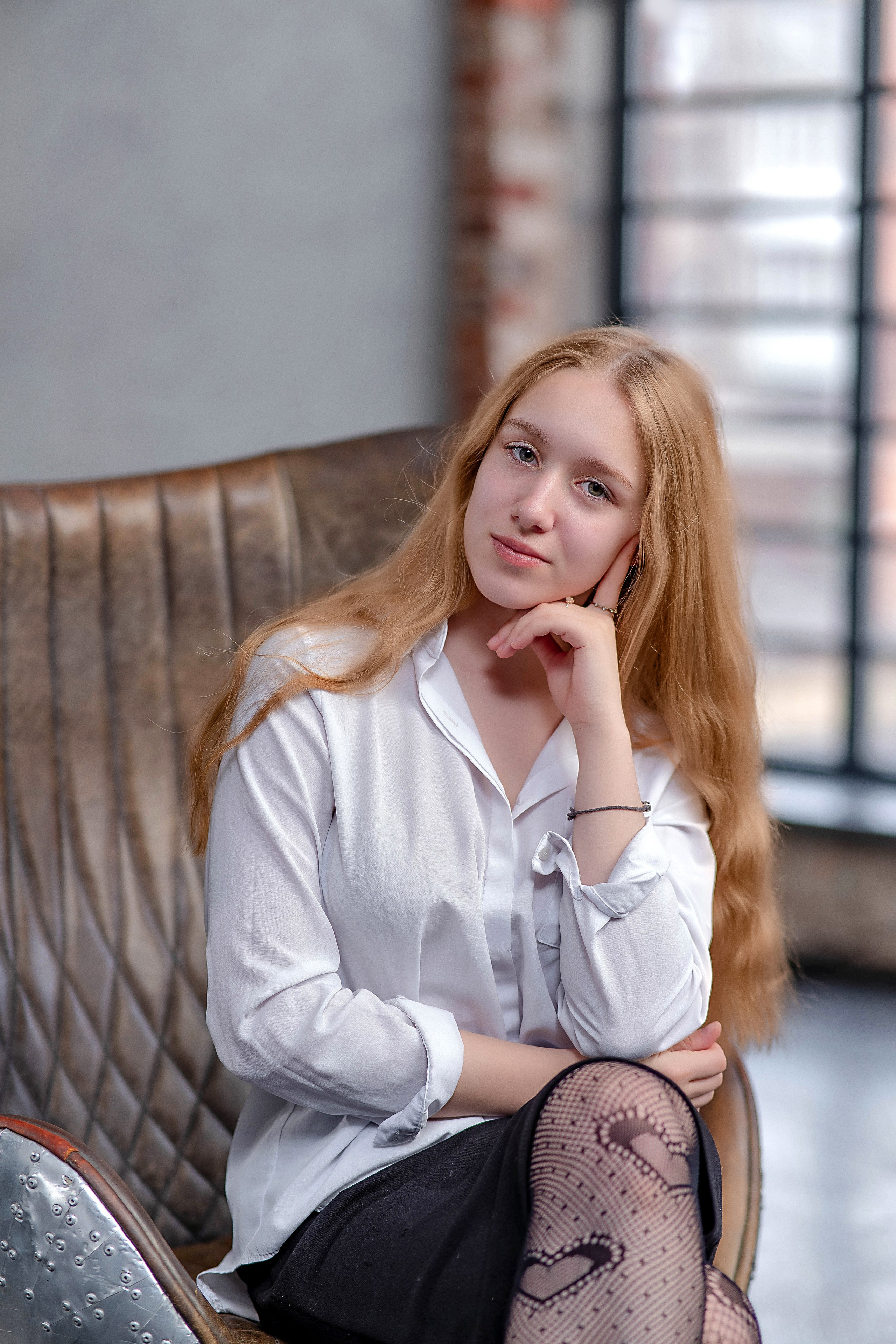 ЗАЛ АВИОР (КИРПИЧНАЯ И СТАЛЬНАЯ СТЕНЫ). Современные Выпускные Альбомы в Ростове-на-Дону