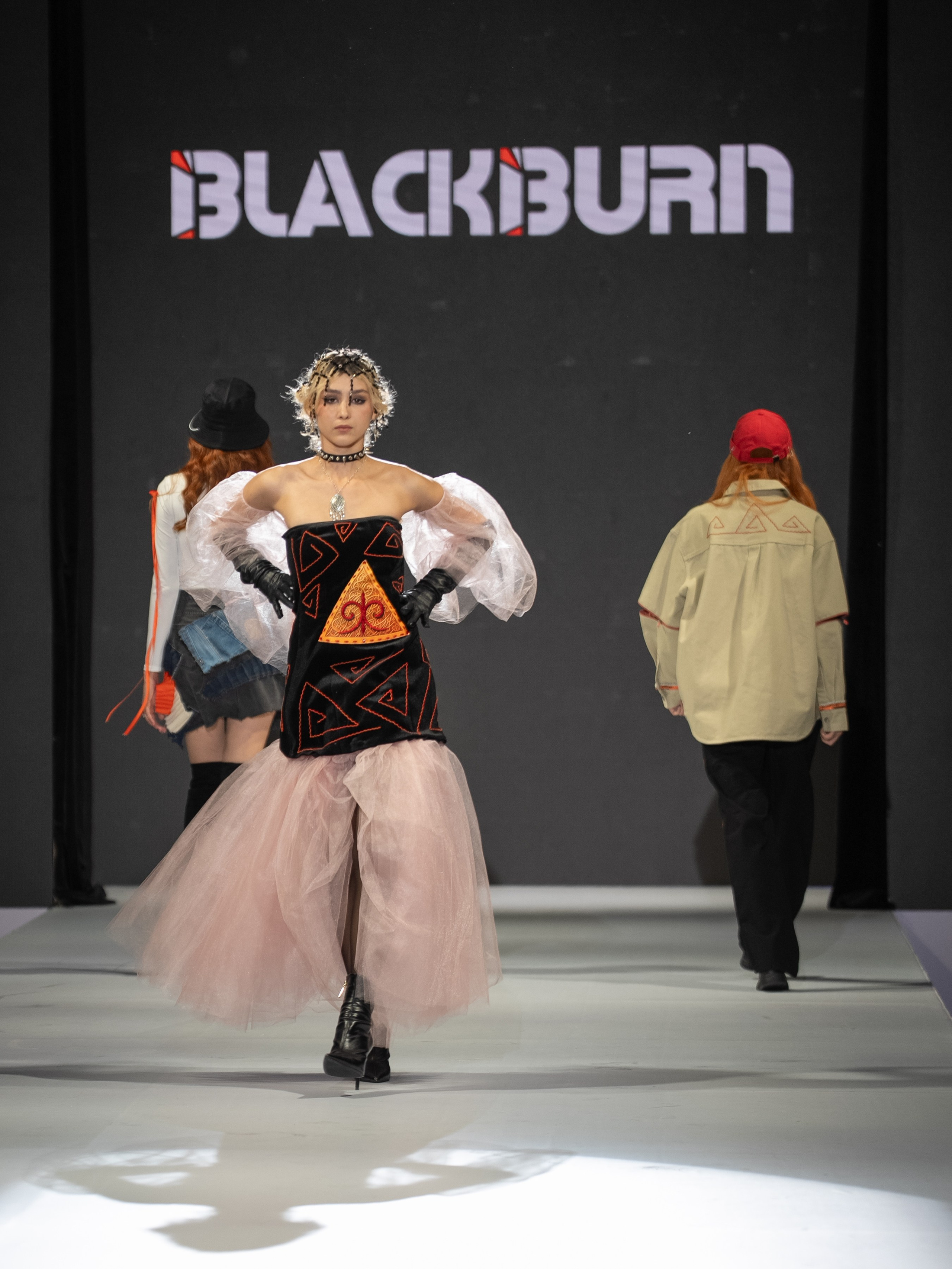 EURASIAN FASHION WEEK BlackBurn. Сайт Алматинского НЮ АРТ, будуар и фэшн фотографа Дениса Карпенко