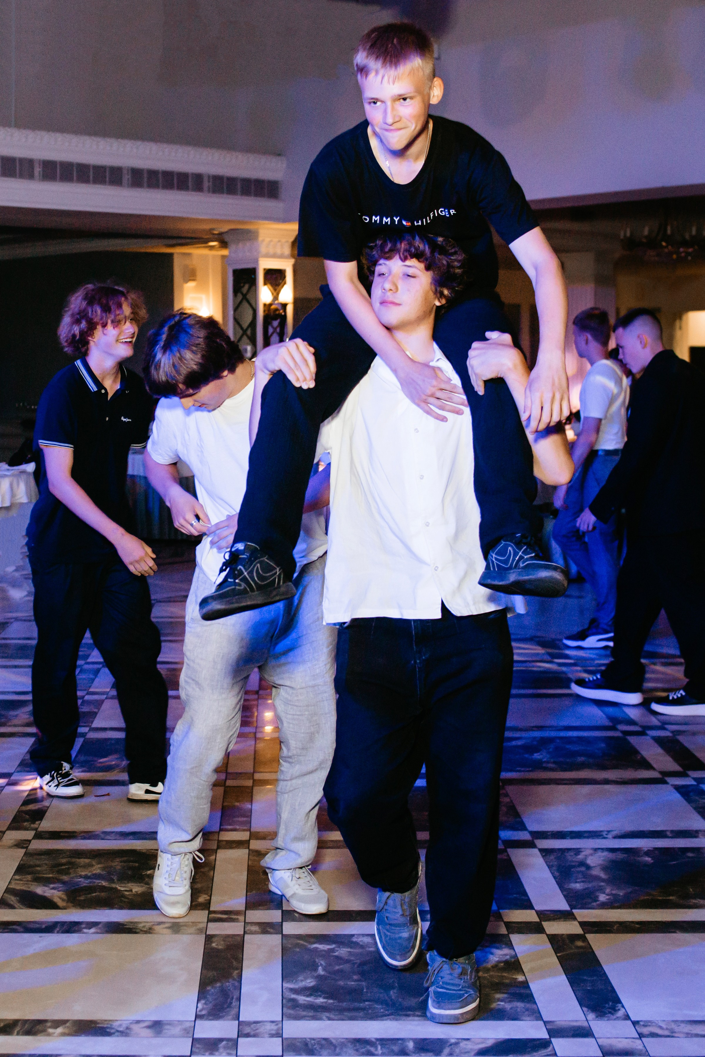 Выпускной 2025 (9класс) 124 школа. Фотограф в Челябинске Ополихина Анна