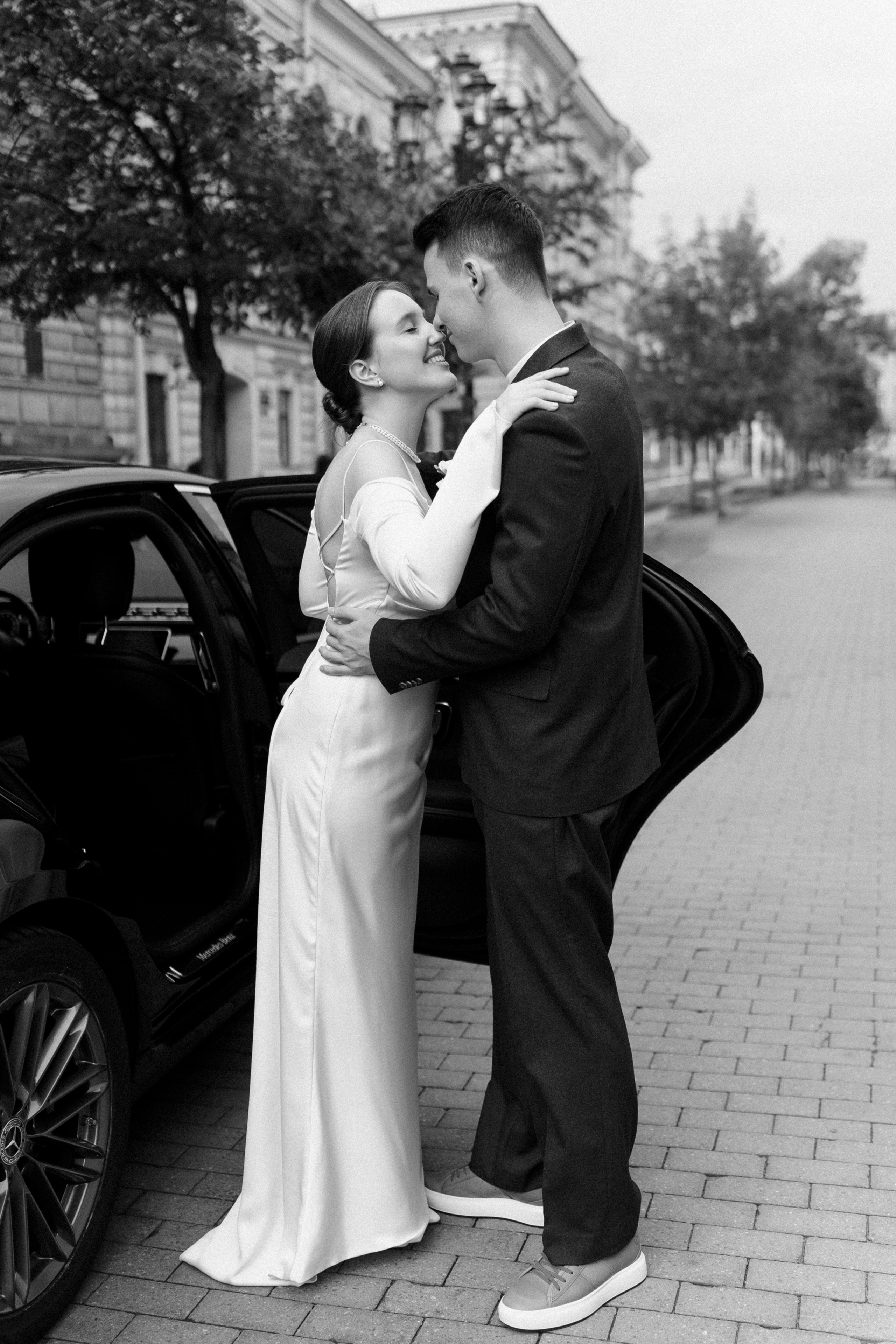 Лёня и Юля. Питер. От утра в отеле до вечеринки в ресторане на заливе. Цифра и плёнка. Свадебный фотограф Катерина Чулкова