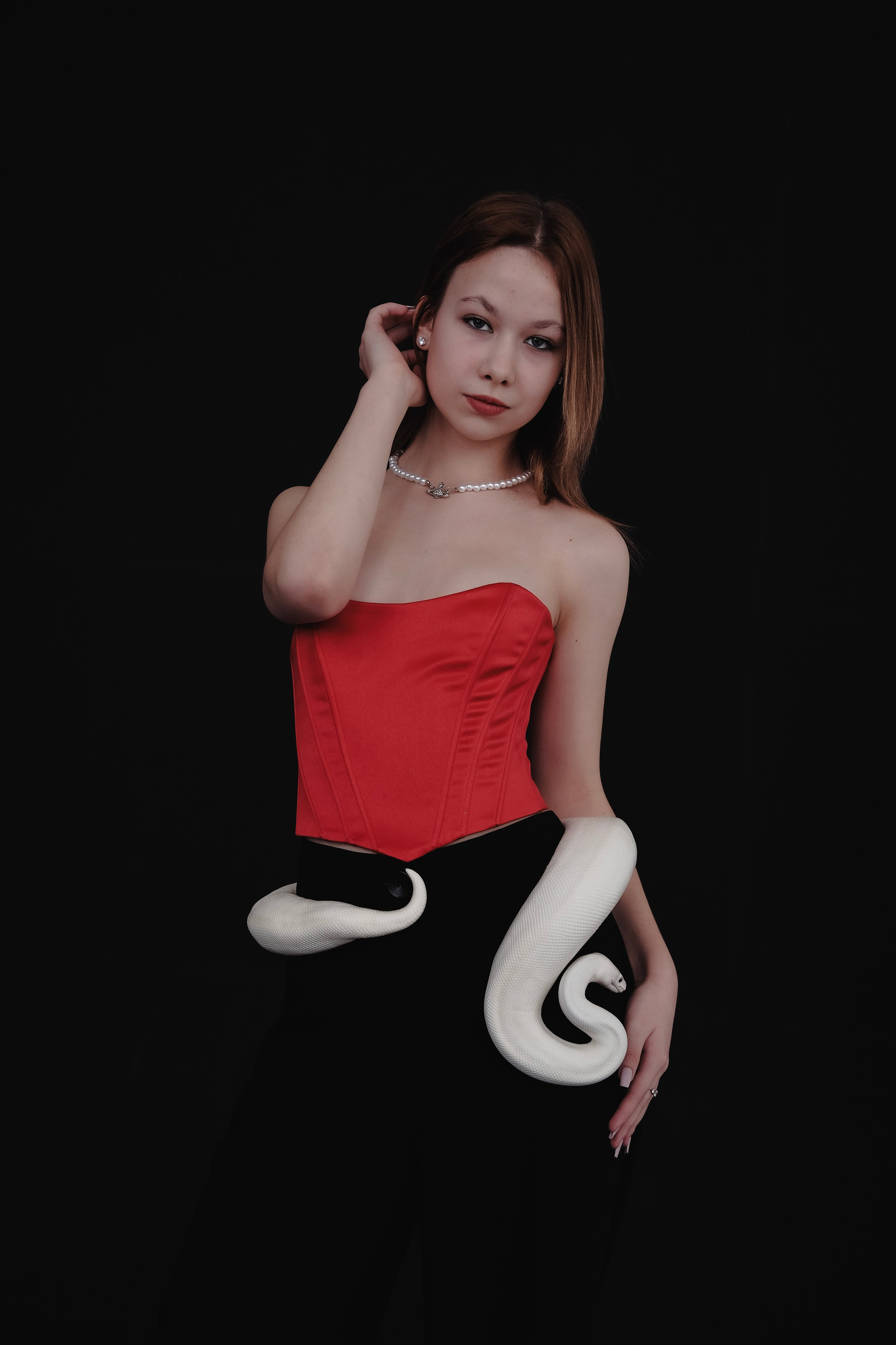 Красный корсет. Свадебный салон-ателье Бонжур в Минске Bonjour