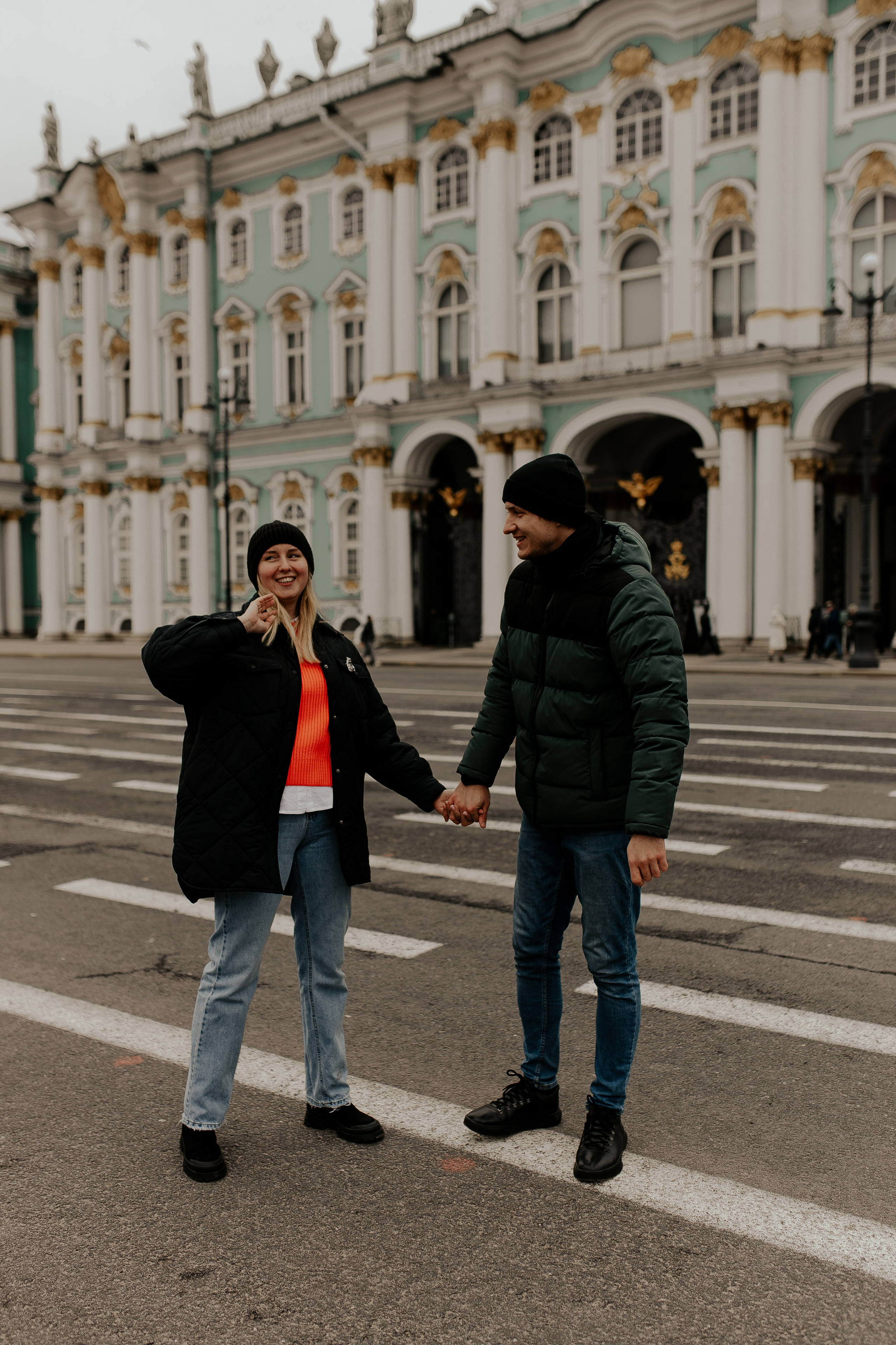 Поцелуй у Эрмитажа. Фотограф в Санкт-Петербурге Лиза Семченкова