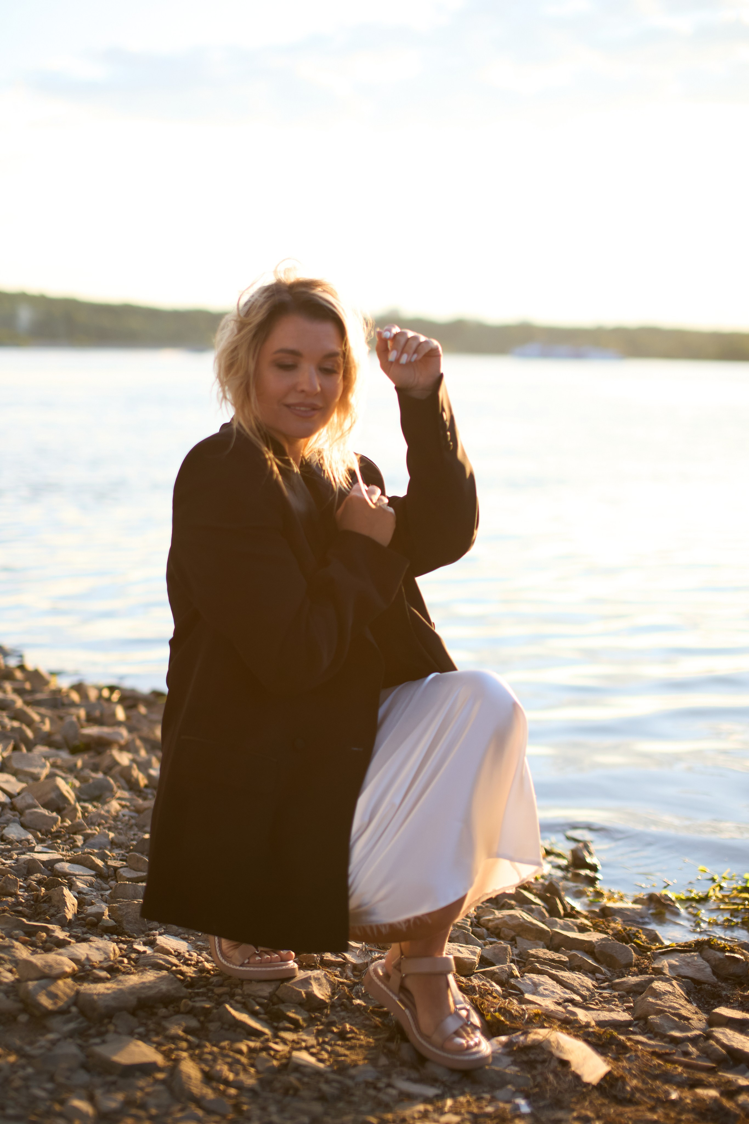 Фотосессия на закате под бугринским мостом. Репортажный и женский фотограф в Новосибирске