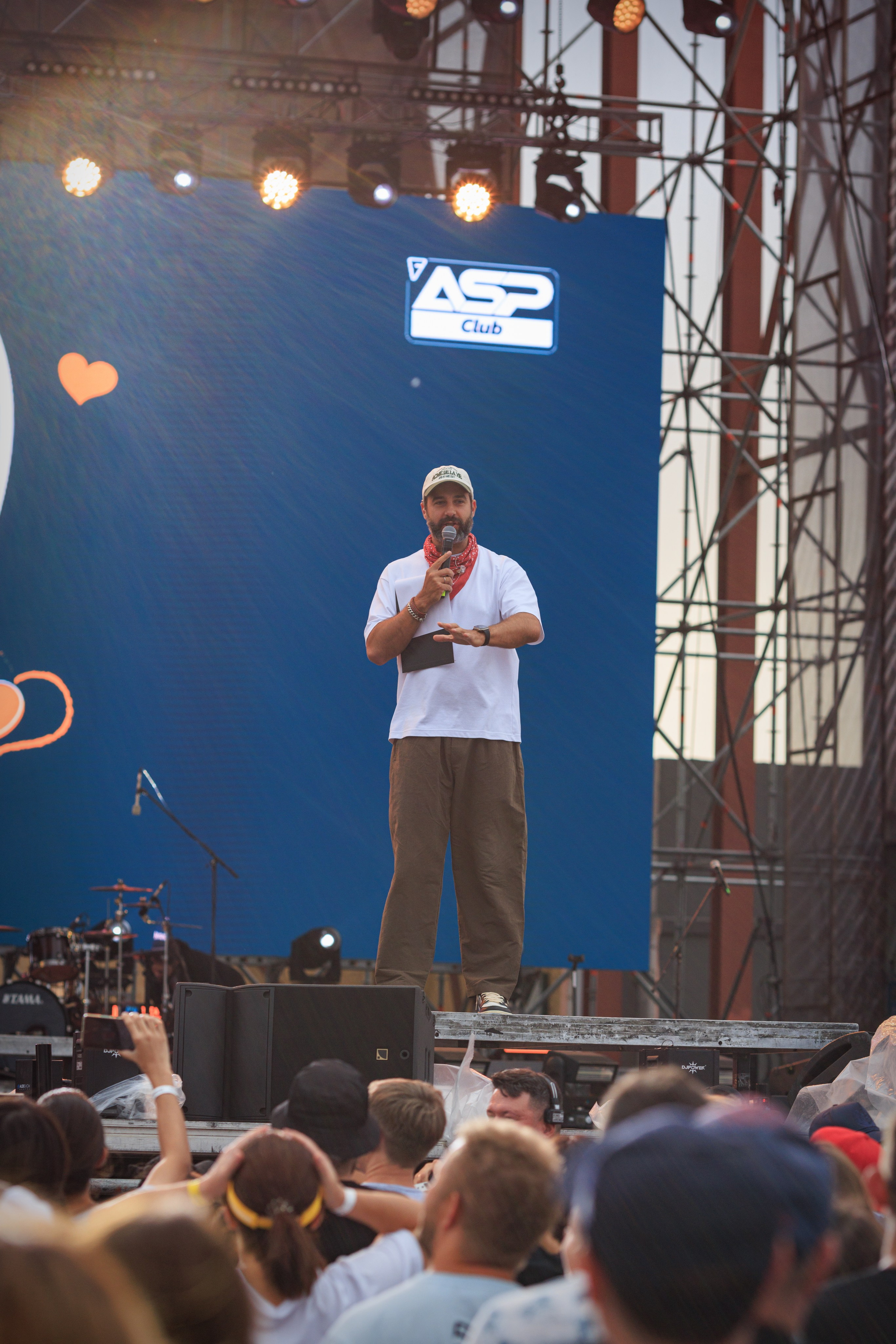 Бизнес-фотограф в Алматы — корпоративные съёмки, деловые портреты и репортажи. Профессиональный фотограф в Алматы