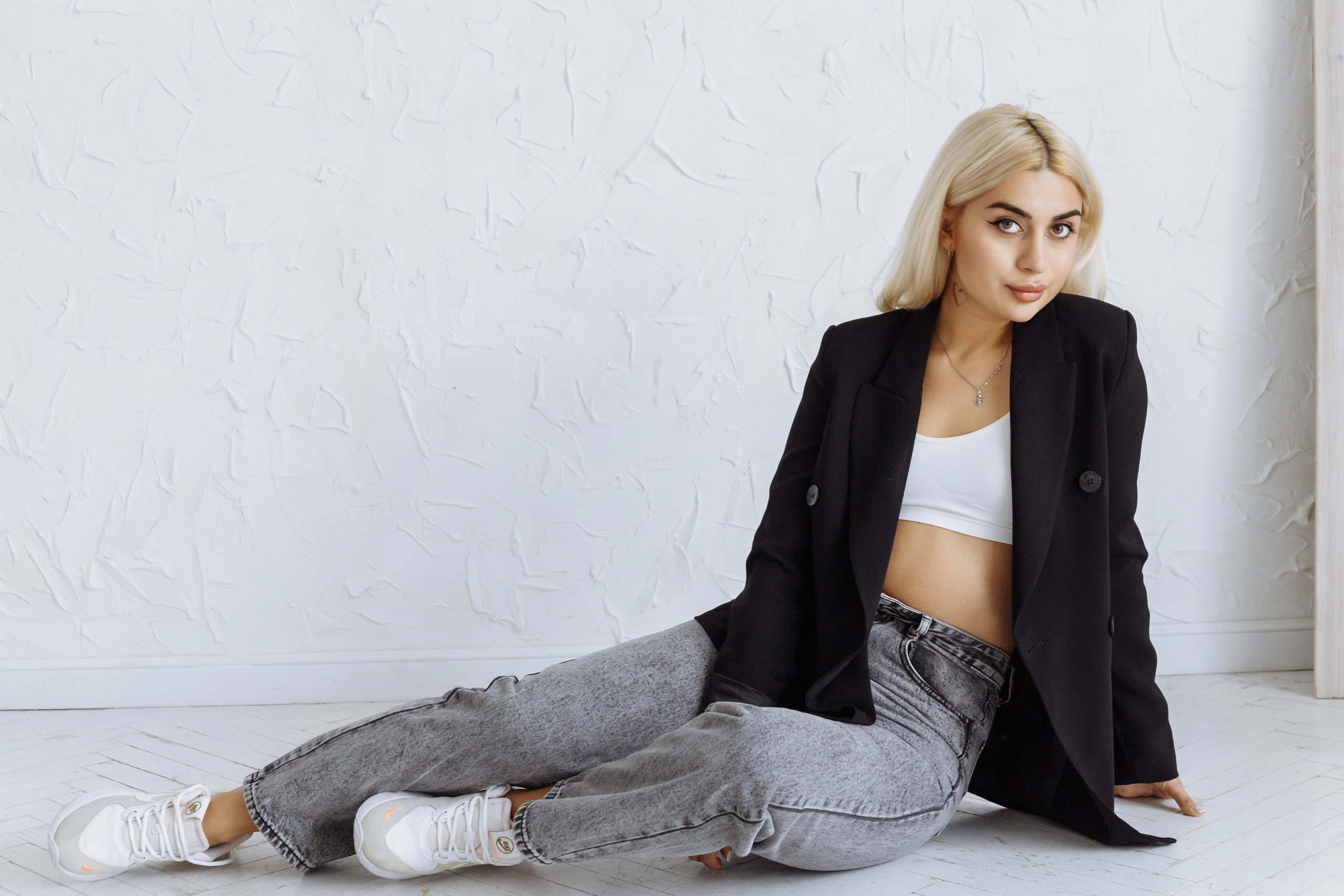 Сабина в студии. Событийный фотограф Максим Бескоровайновнов