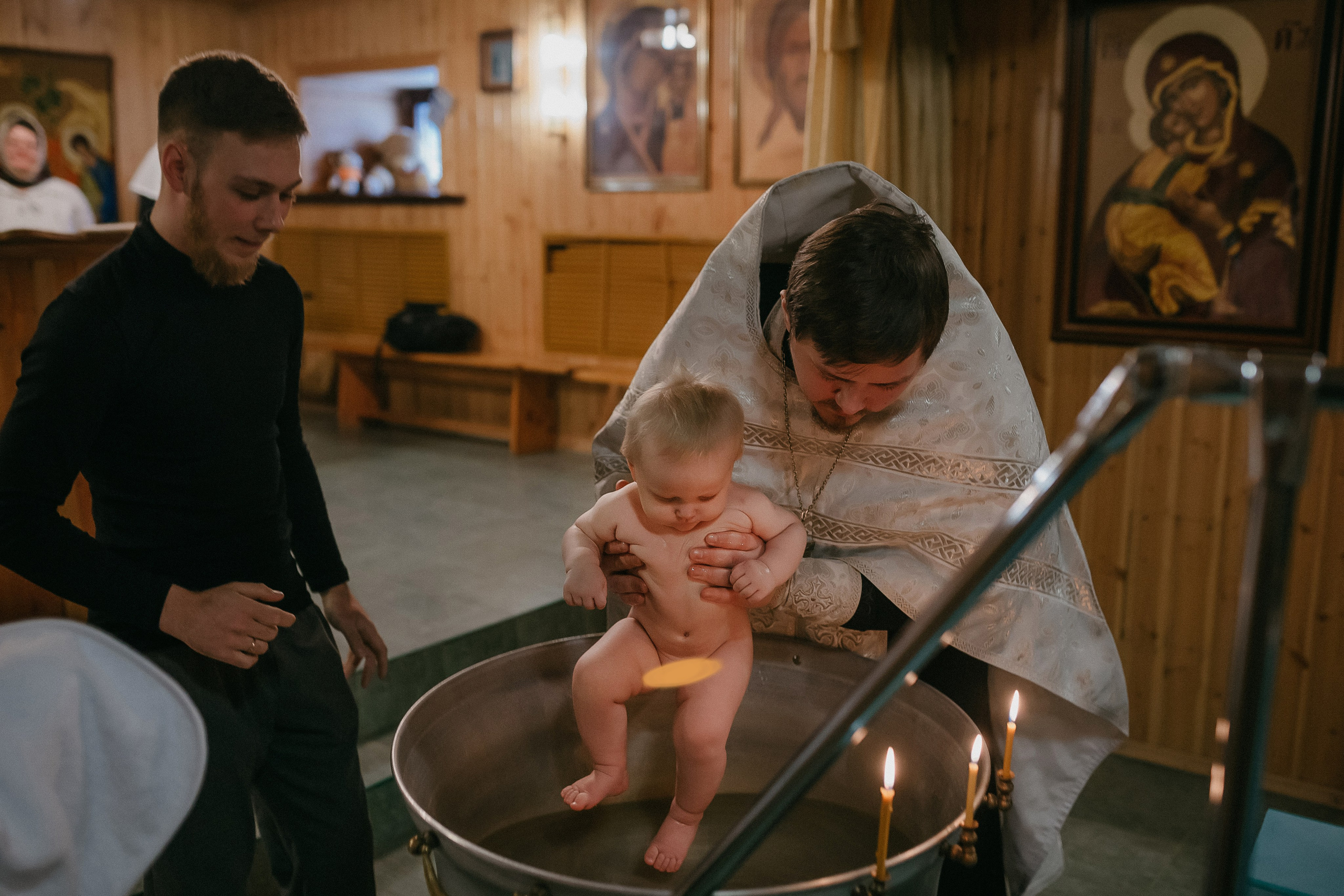 Крещение Виктории. Храм Симеона Верхотурского п.Барсово. Семейный фотограф в Сургуте