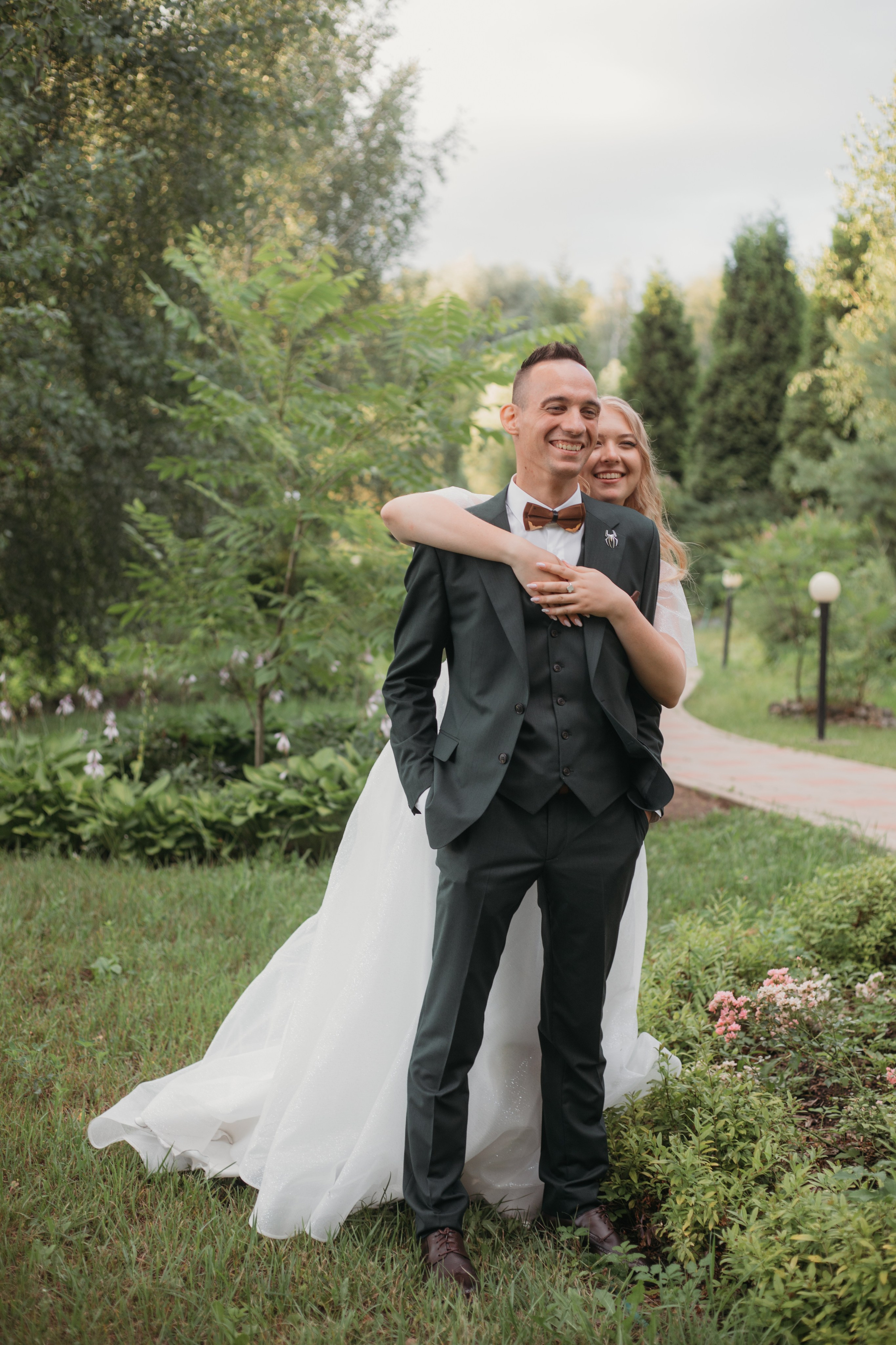 Летняя свадьба за городом. Свадебный фотограф в Москве Аля Загирова