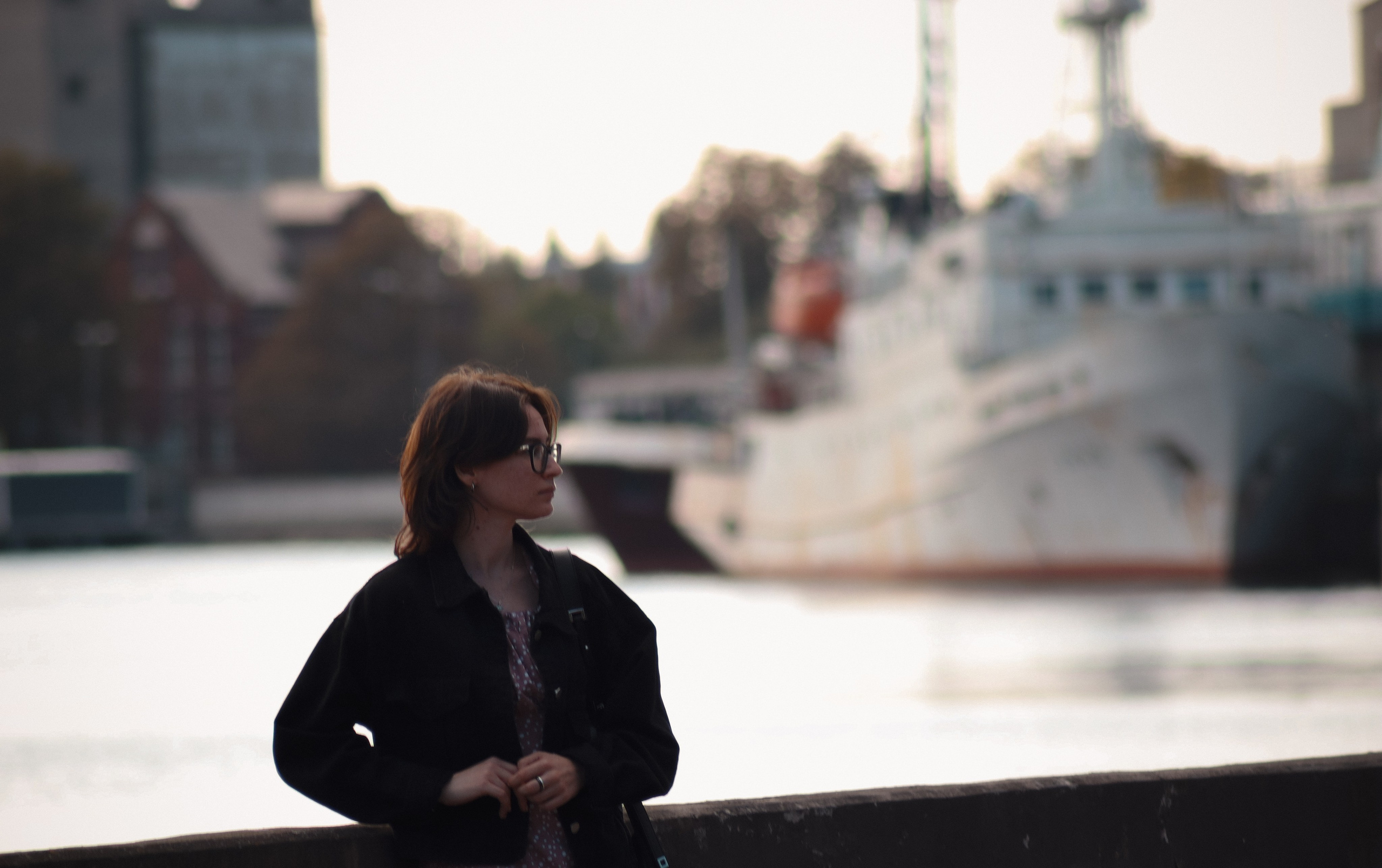 Юля П. (Near the water). — Digital Noise —