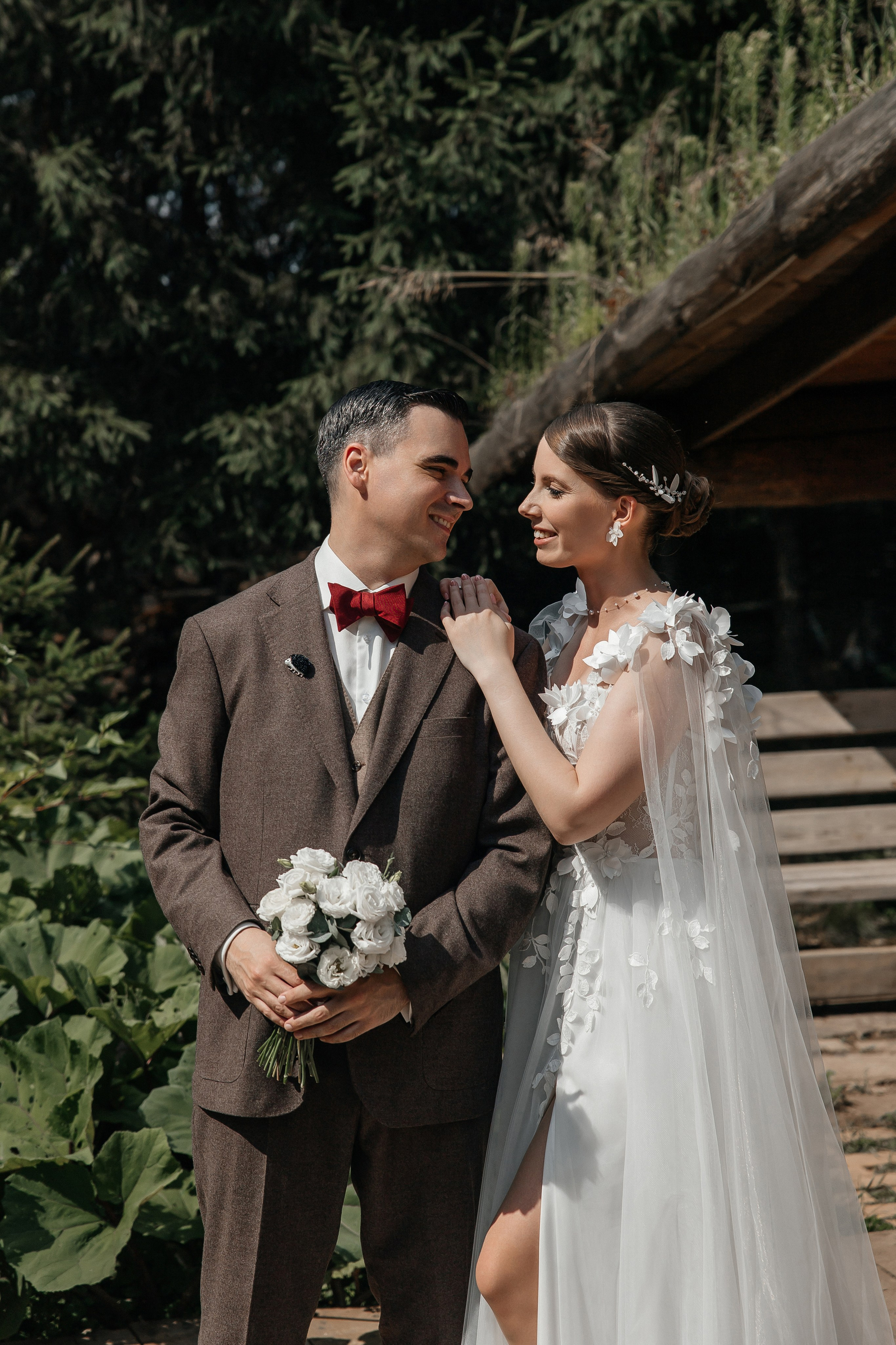 Свадебная фотосессия в мини-отеле Таежный в Москве