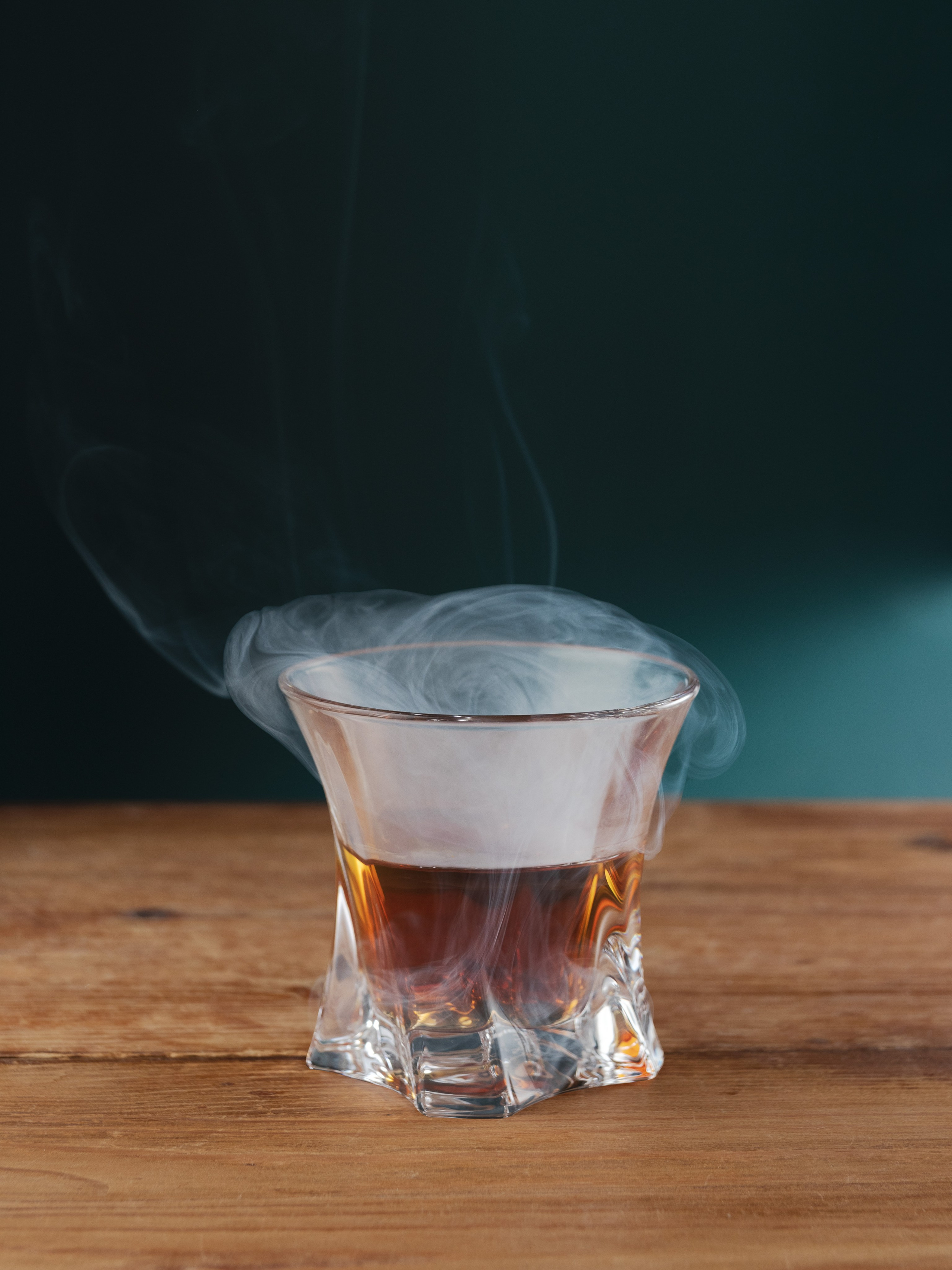 Окуриватель для виски. Предметный фотограф Северова Екатерина | Профессиональная предметная съёмка фото и видео в Санкт-Петербурге