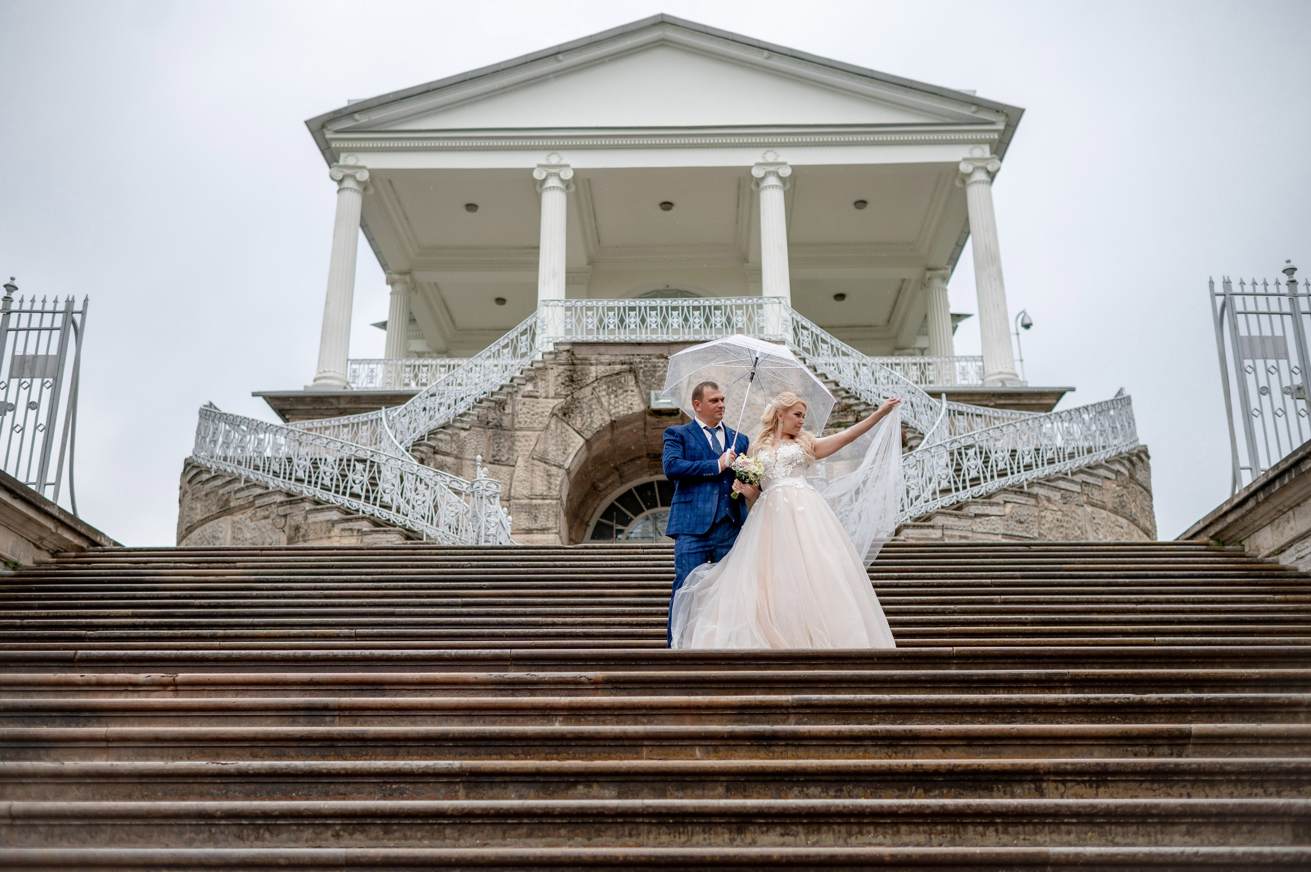 Евгения (фотосессия с малиновым chevrolet camaro, в сирени в Пушкине в Екатерининском парке). Портретный, семейный и свадебный фотограф в Санкт-Петербурге и в Пушкине Ширяев Денис