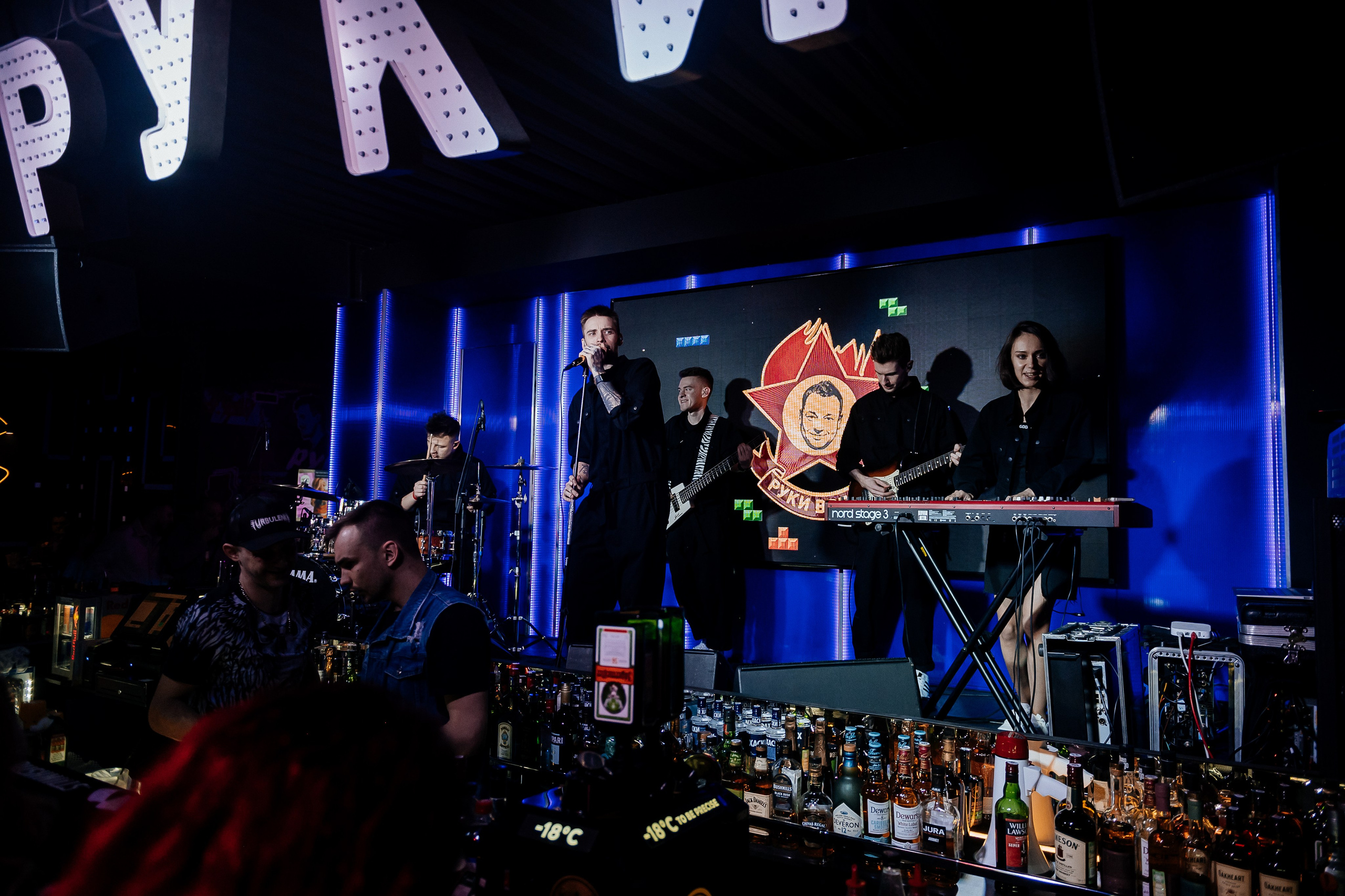 Фотосъемка открытия бара Руки Вверх. Свадебный фотограф Москва — Сергей и Татьяна