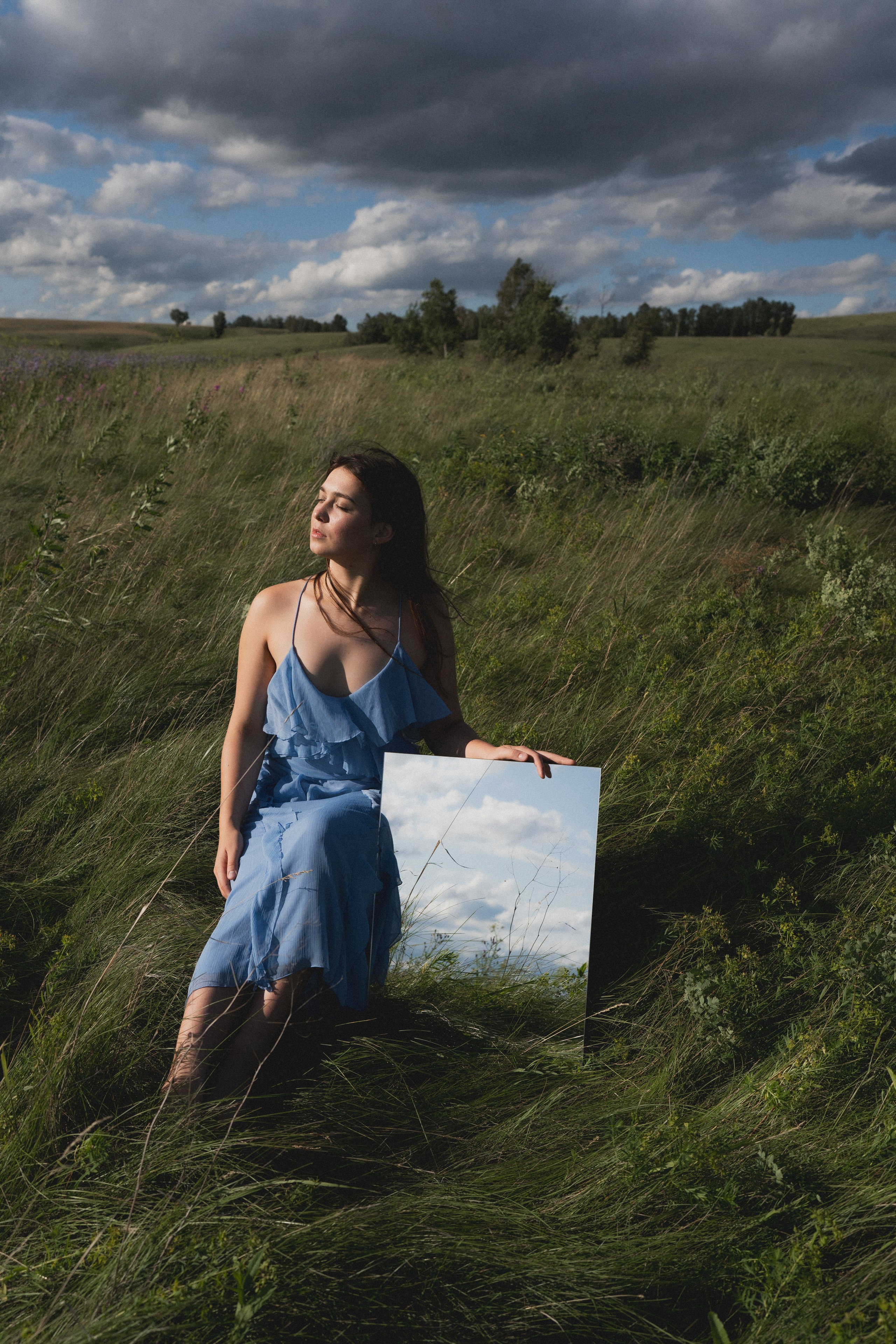 Девушка в платье цвета неба. Индивидуальный фотограф в Красноярске