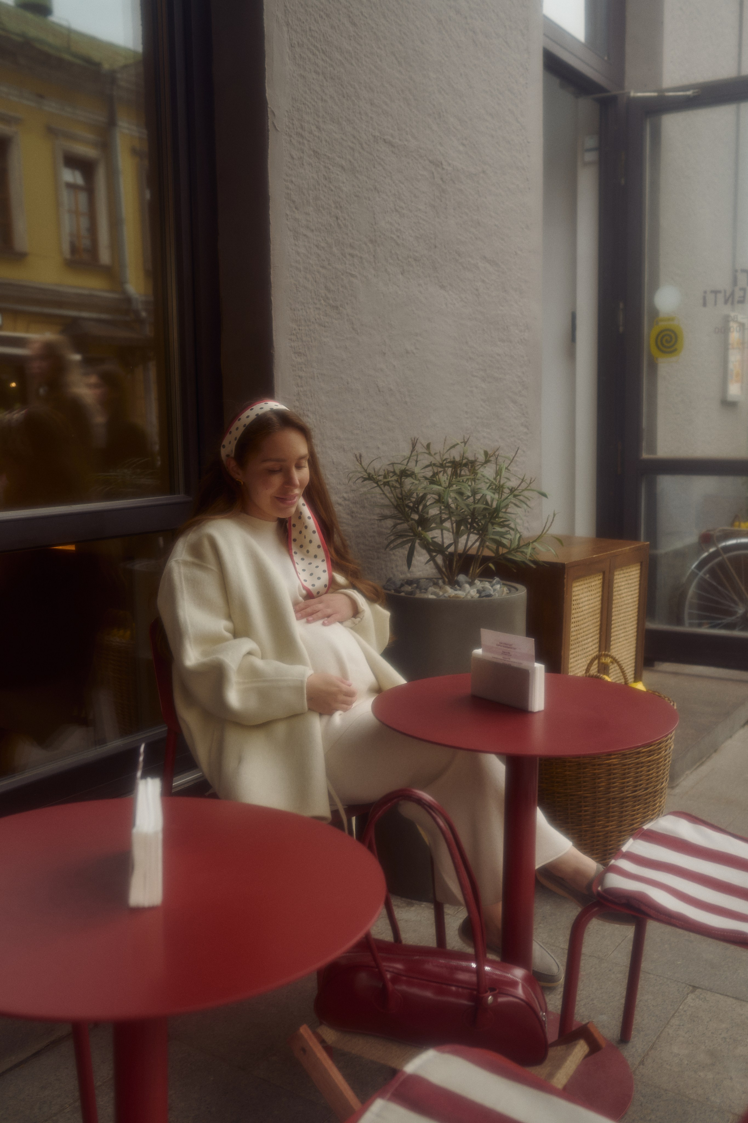 Оля на прогулке по городу. Семейный и свадебный lifestyle-фотограф в Москве Мария Петрова