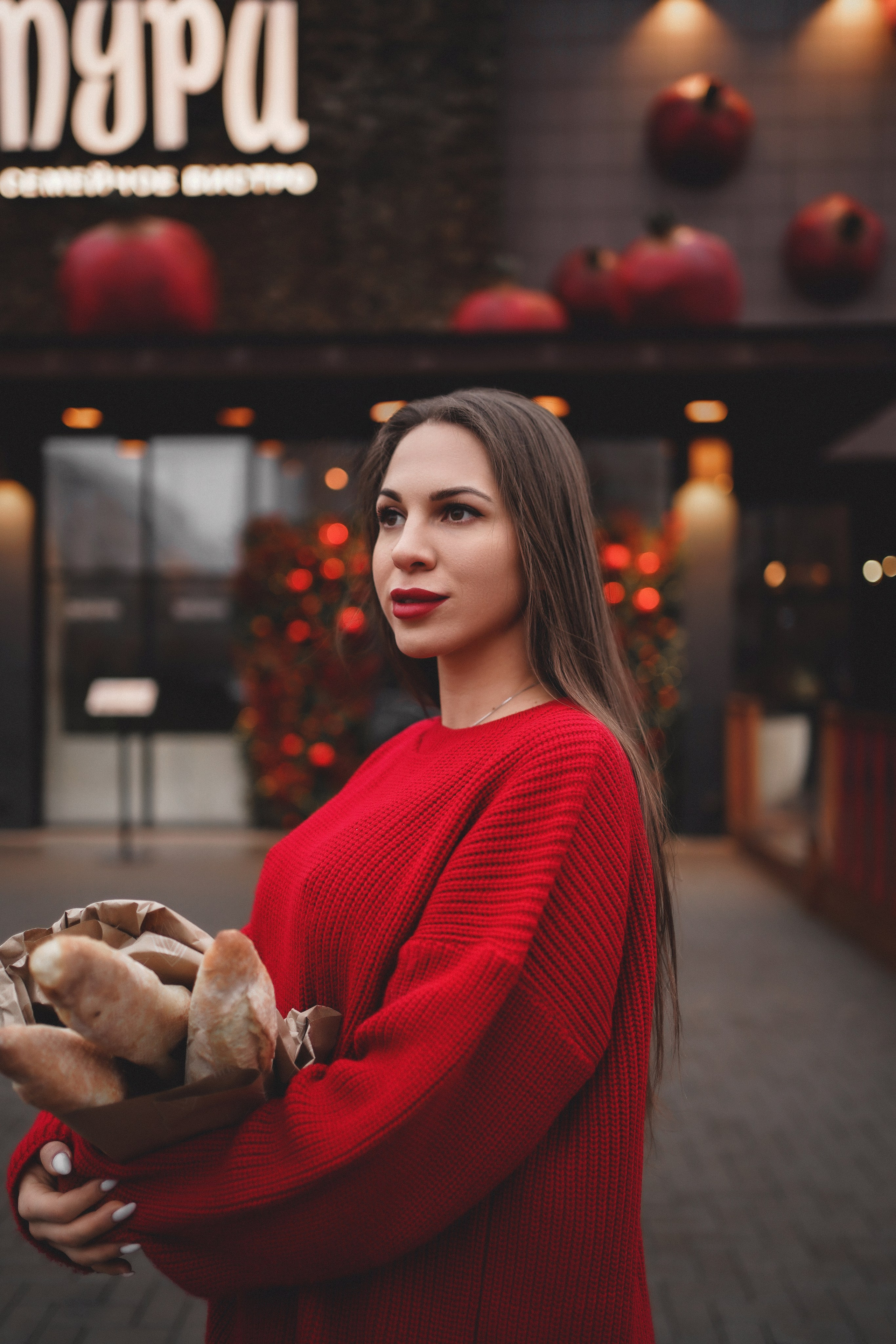 Пури пури. Фотосессия в Ростове-на-Дону. Дарья в ярком образе с батонами. Свадебный фотограф в Ростове-на-Дону. Таинство Крещения и Венчания, семейные фотосессии. Алёна Чёботова