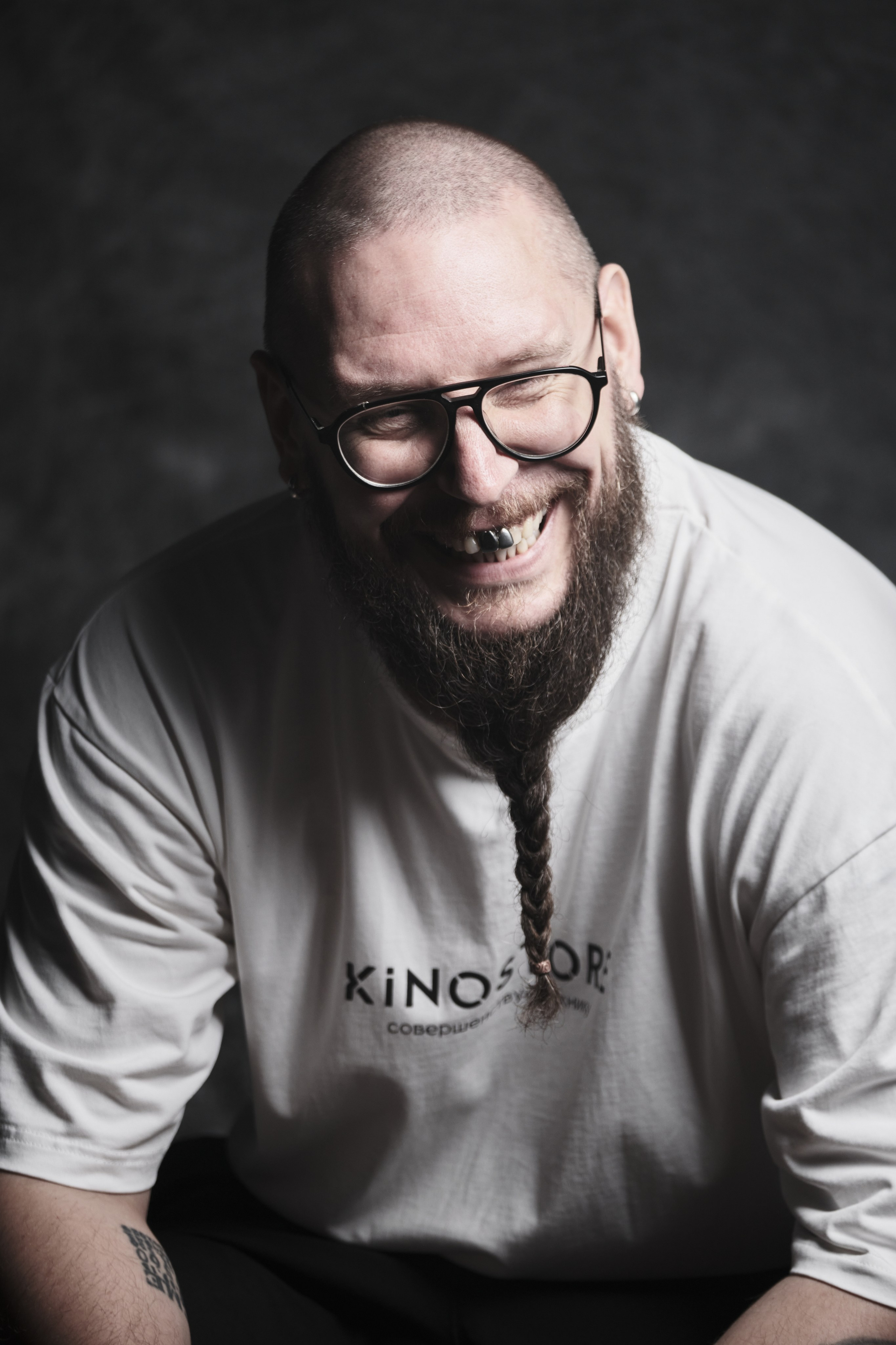 Мужской портрет со студийным светом. IS — Игорь Сержант | Фотография и рисунок