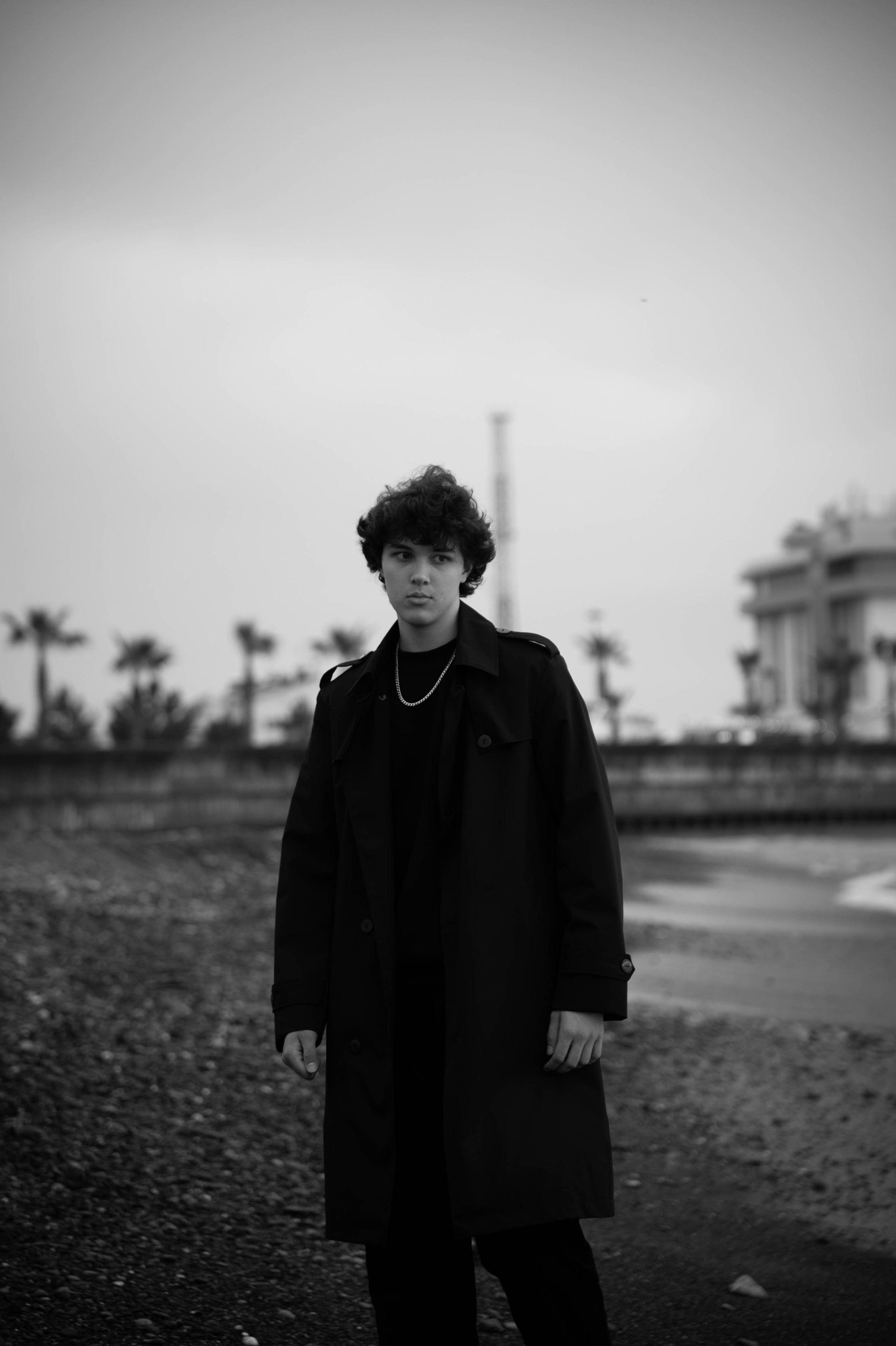 Мужская фотосессия в Сочи | Тренч и море. Фотограф в Сочи Ксения Романенко | Официальный сайт-портфолио