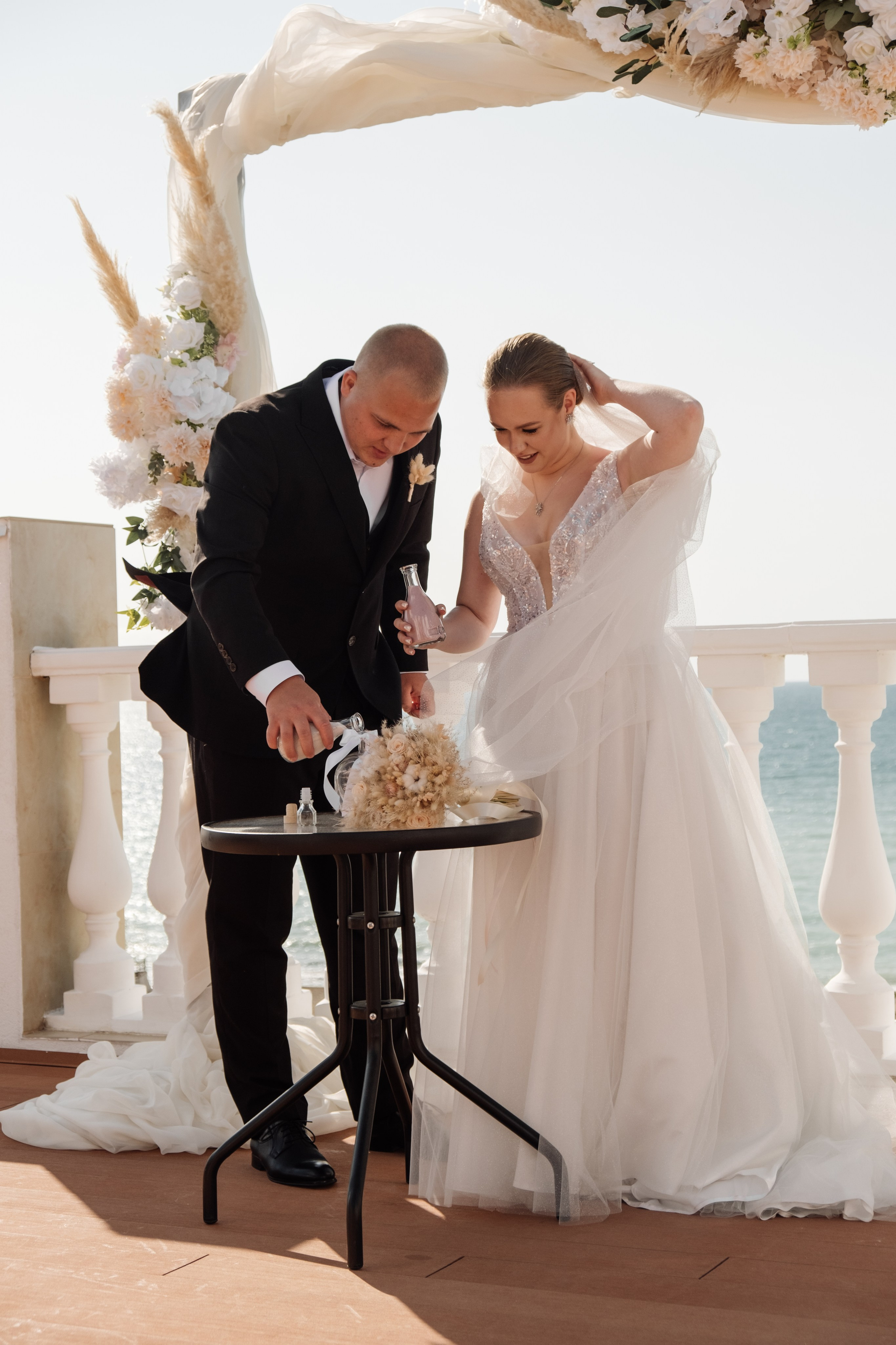 Свадебный ретопртаж. Профессиональная фотосъемка в Крыму. Натуральные эмоции и живые кадры. Забронируйте дату прямо сейчас!