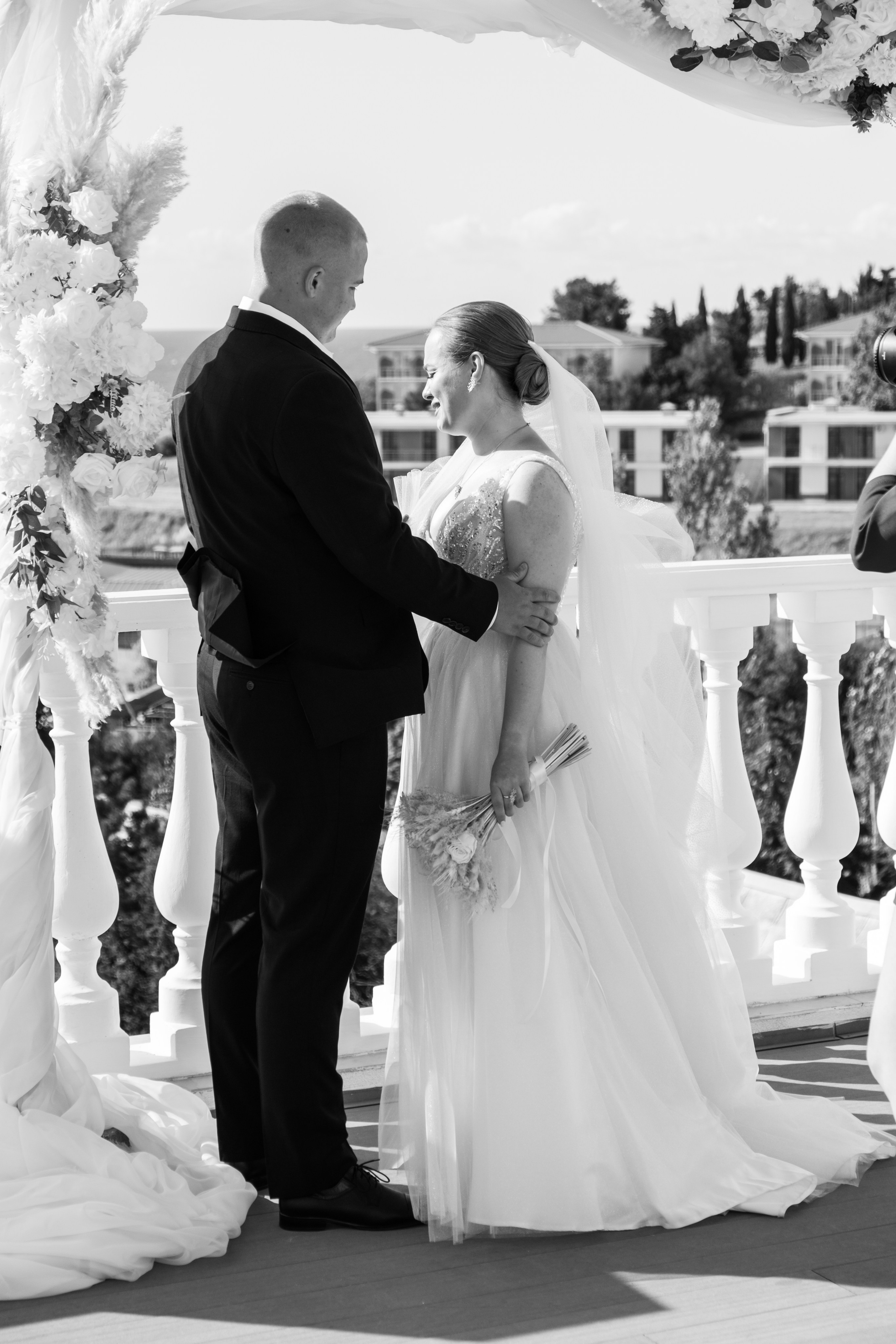 Свадебный ретопртаж. Профессиональная фотосъемка в Крыму. Натуральные эмоции и живые кадры. Забронируйте дату прямо сейчас!