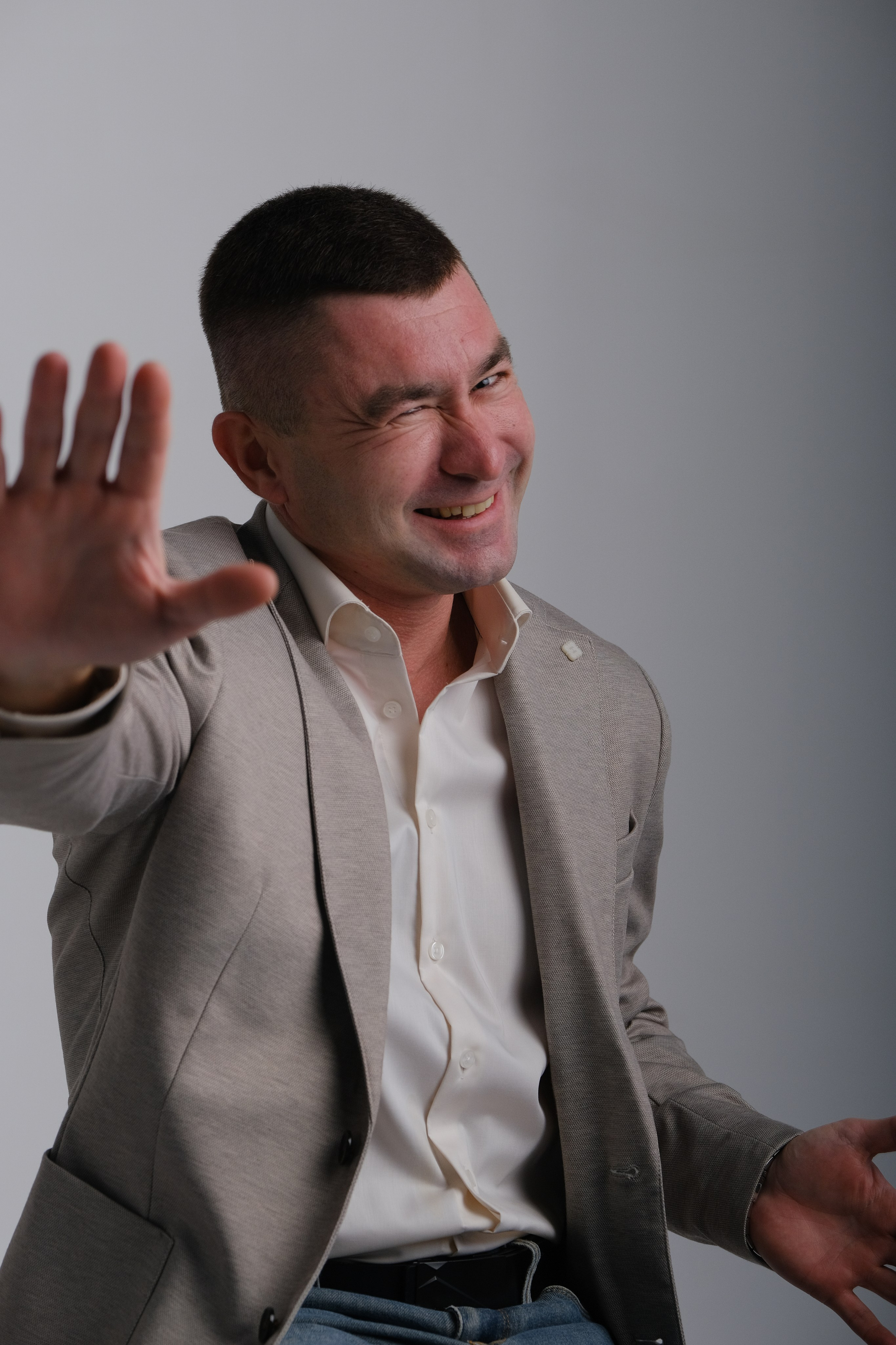 Бизнес портрет, контент-фотограф. Профессиональная фотосъемка в Крыму. Натуральные эмоции и живые кадры. Забронируйте дату прямо сейчас!