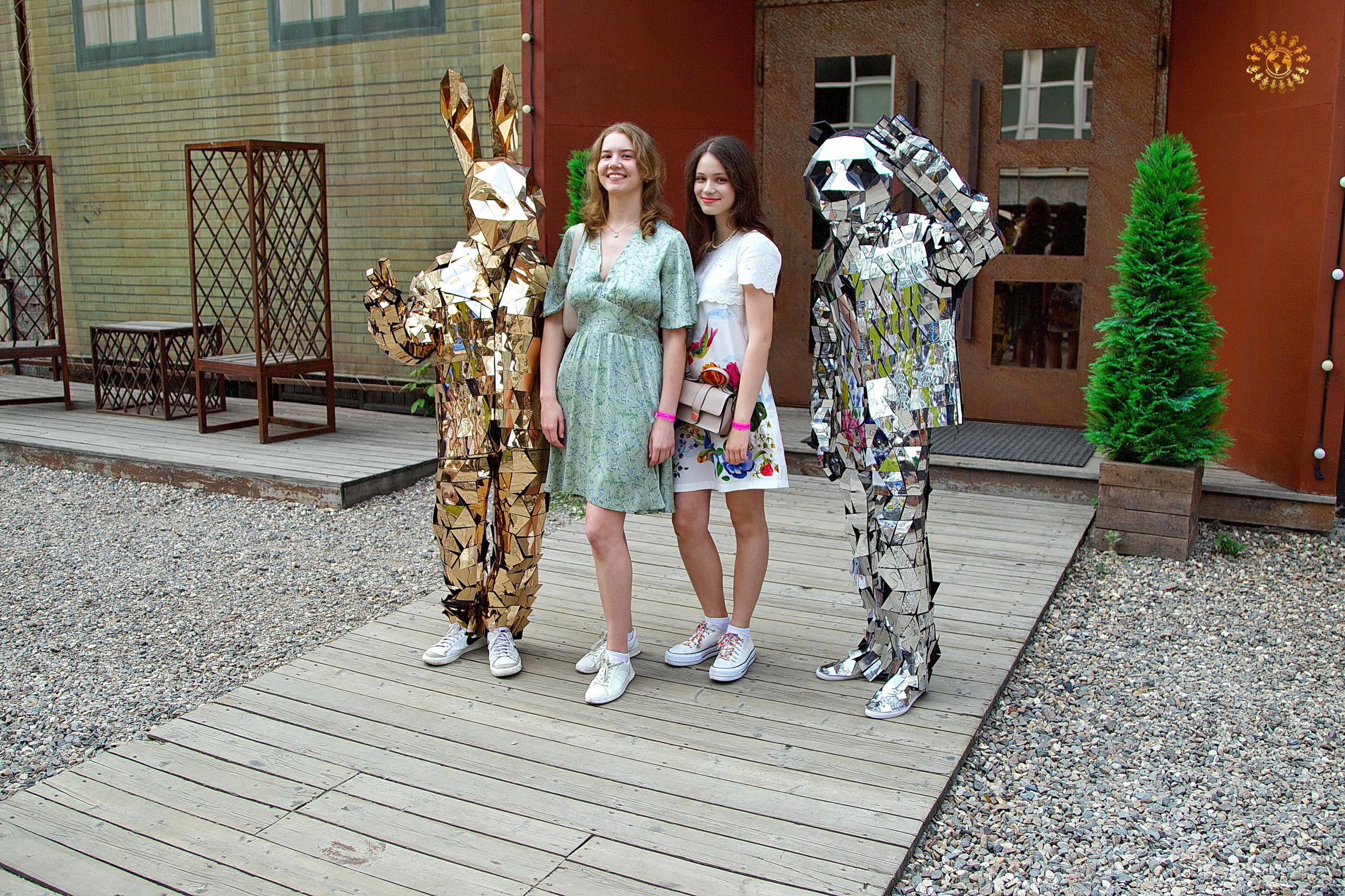 Выпускной 2023 (9-й класс, школа № 46). Loft Urban. Москва. Репортажная съемка в Москве и области. Анималистика