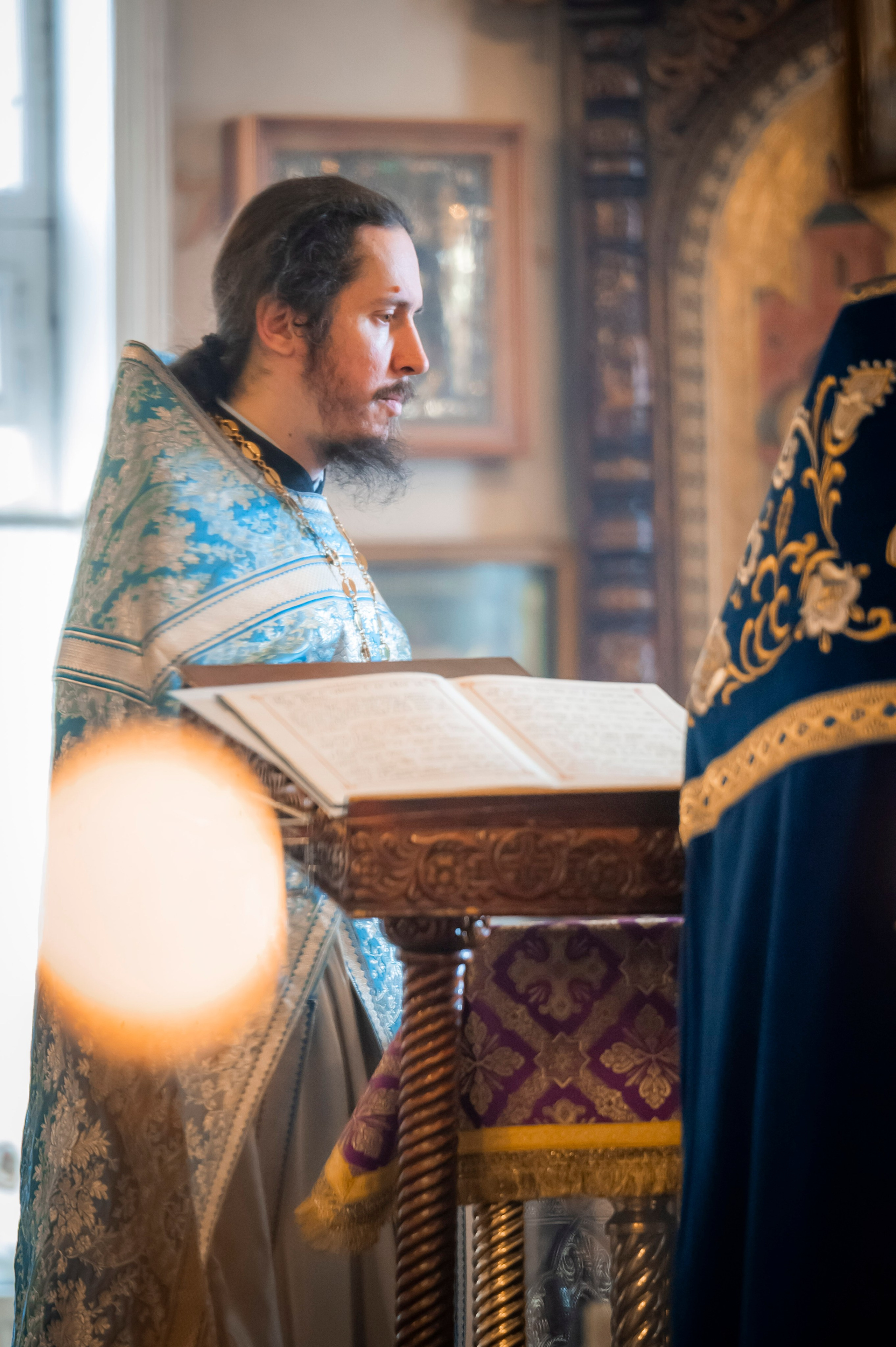 Богородский храм. Благовещение. Божественная Литургия. Антон и Татьяна Денисенко — В храме