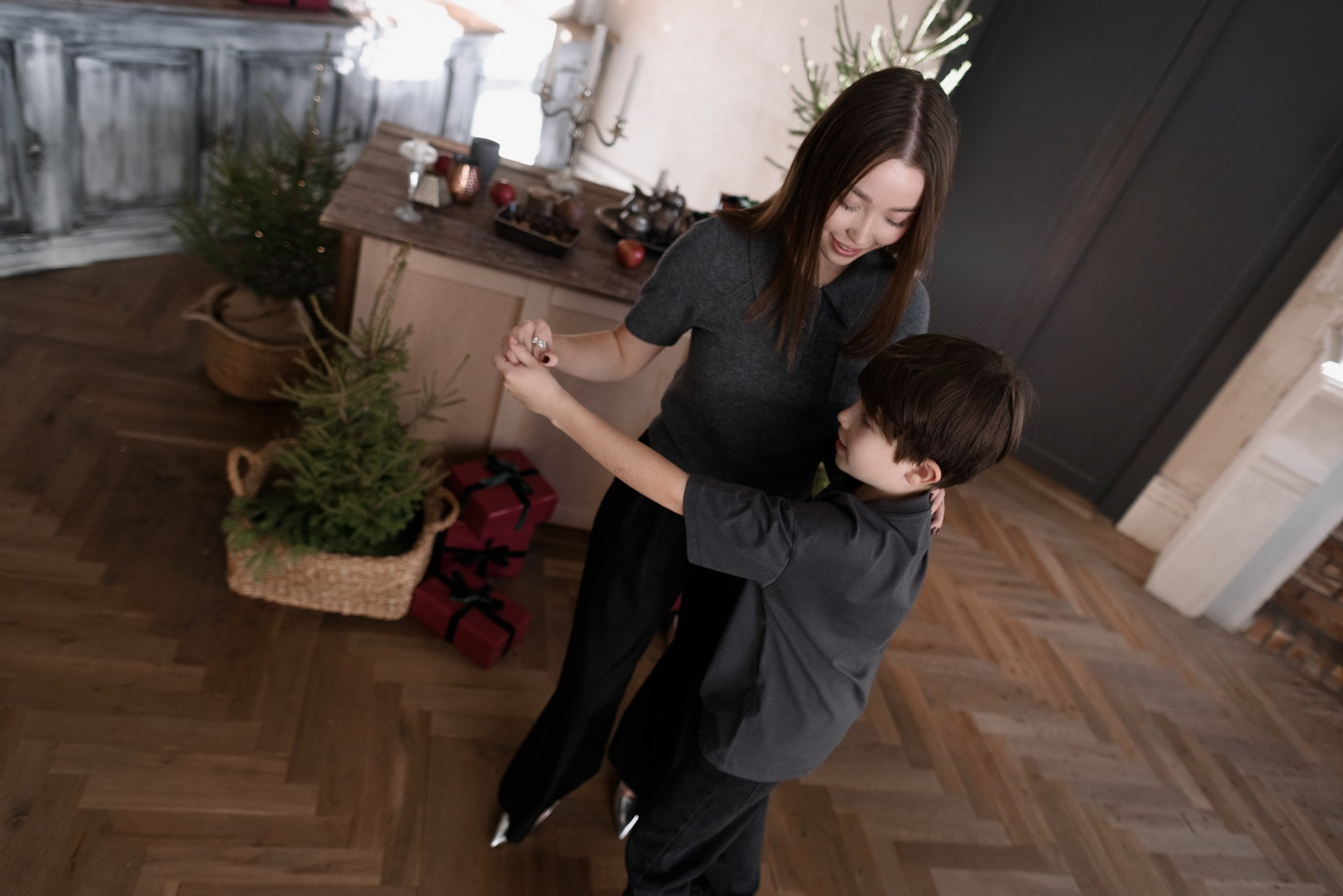 Емейная фотосессия мама, дочь и сын в Тюмени — Дарья Мустафина. Портретный фотограф Тюмень Дарья Мустафина