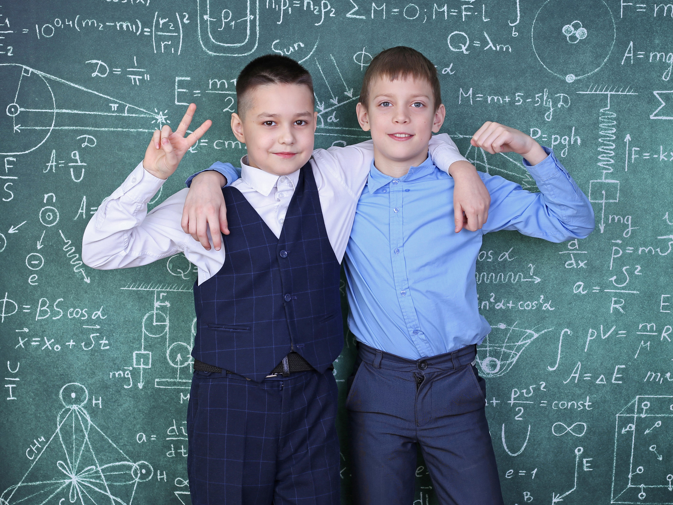 Выпускные альбомы для начальной школы печать на заказ. Выпускные альбомы в Тюмени для школ, садов, вузов спортивных секций