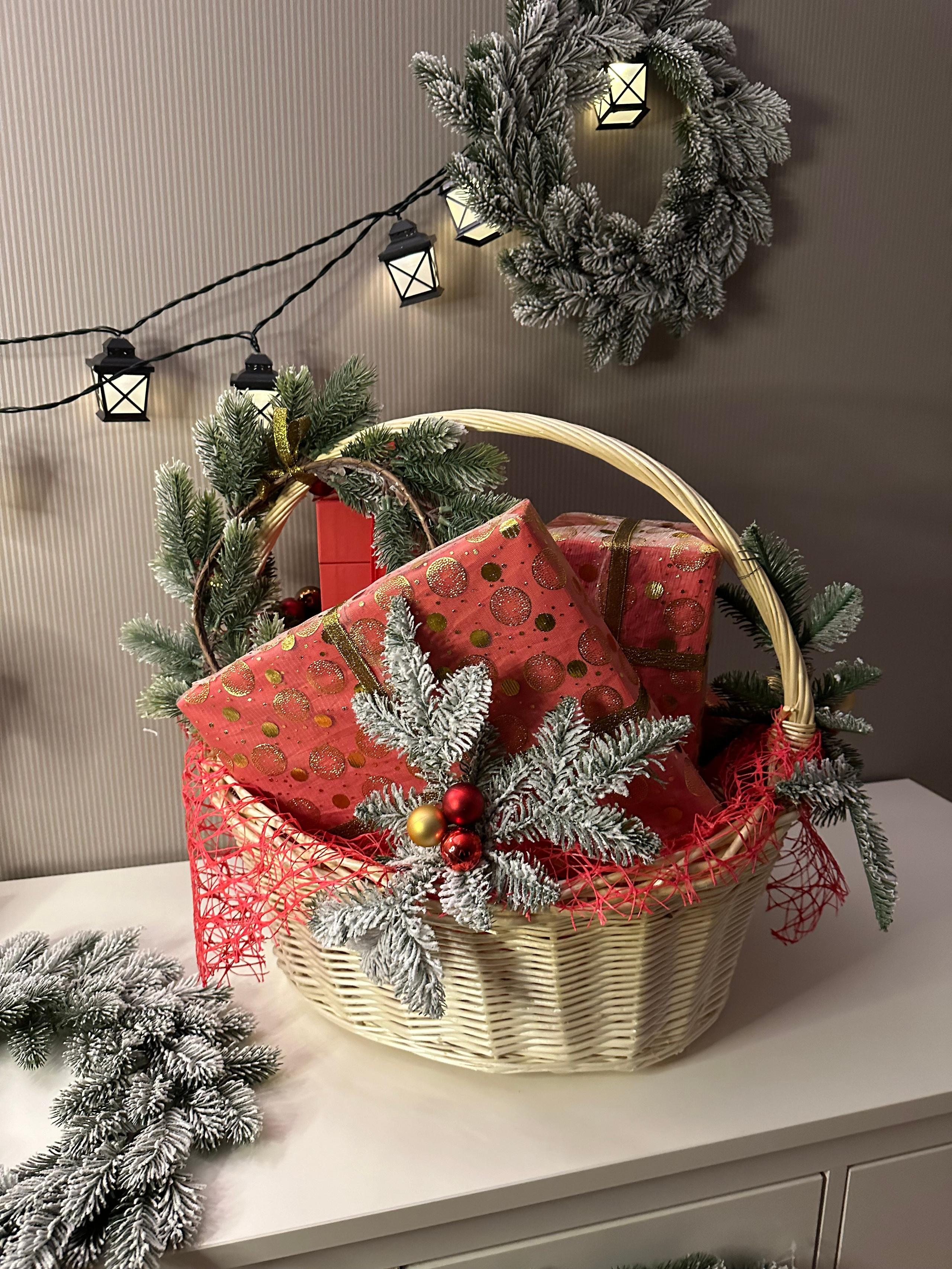 Новогодняя корзина. Студия подарочных наборов «Владия»