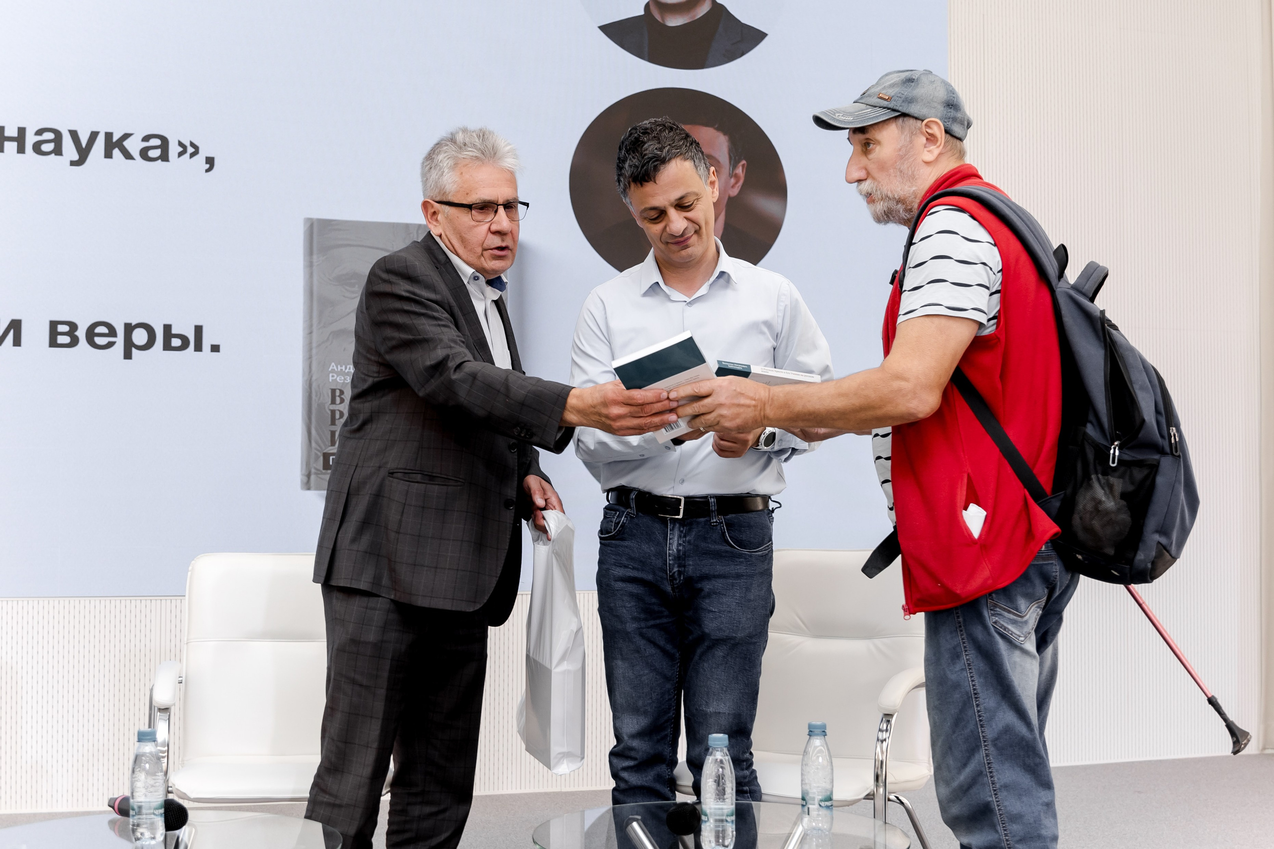 Презентация книги " В глубинах разума и веры. Гении науки о Боге». Свадебный/Портретный фотограф снимаю в Москве