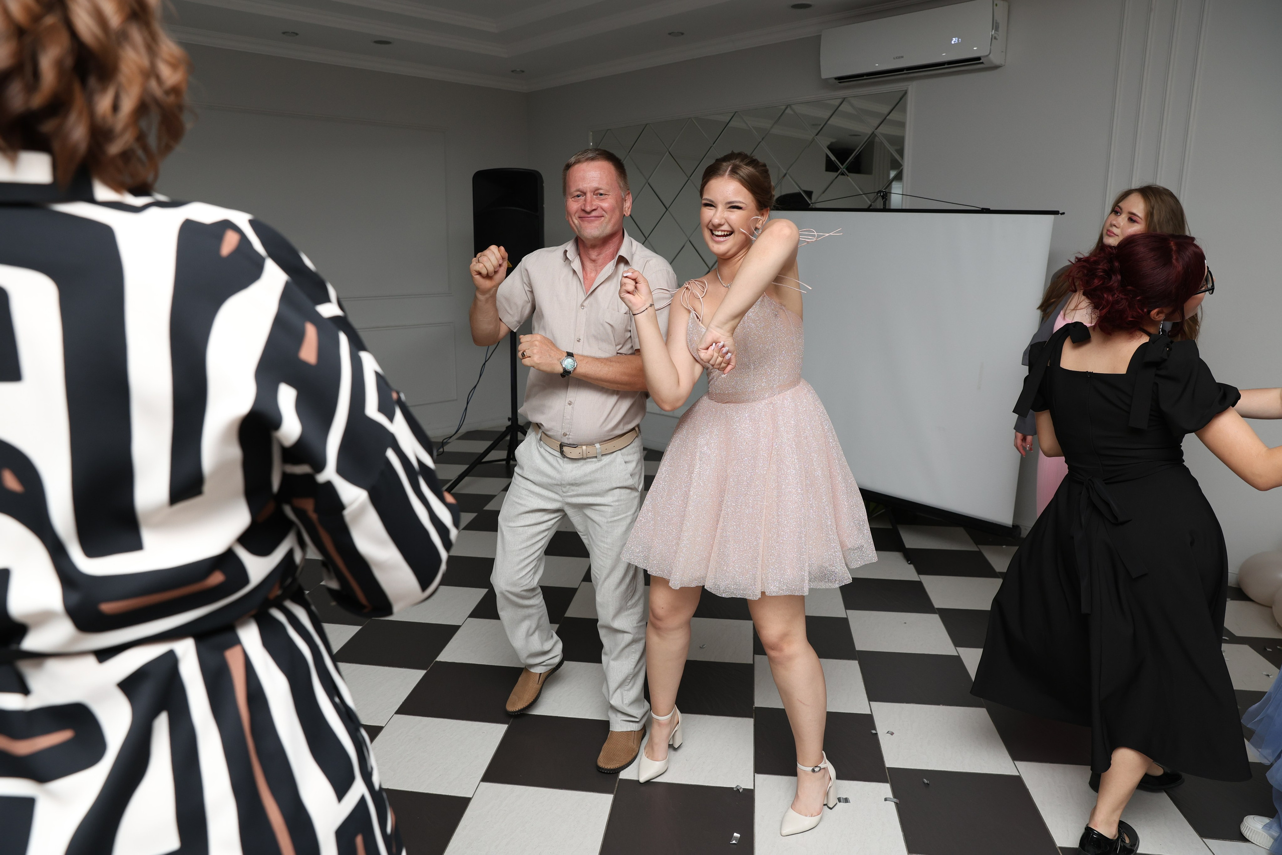 Выпускной 9 класс. Фотограф Любава Колесник. Выпускные альбомы в Крымском районе