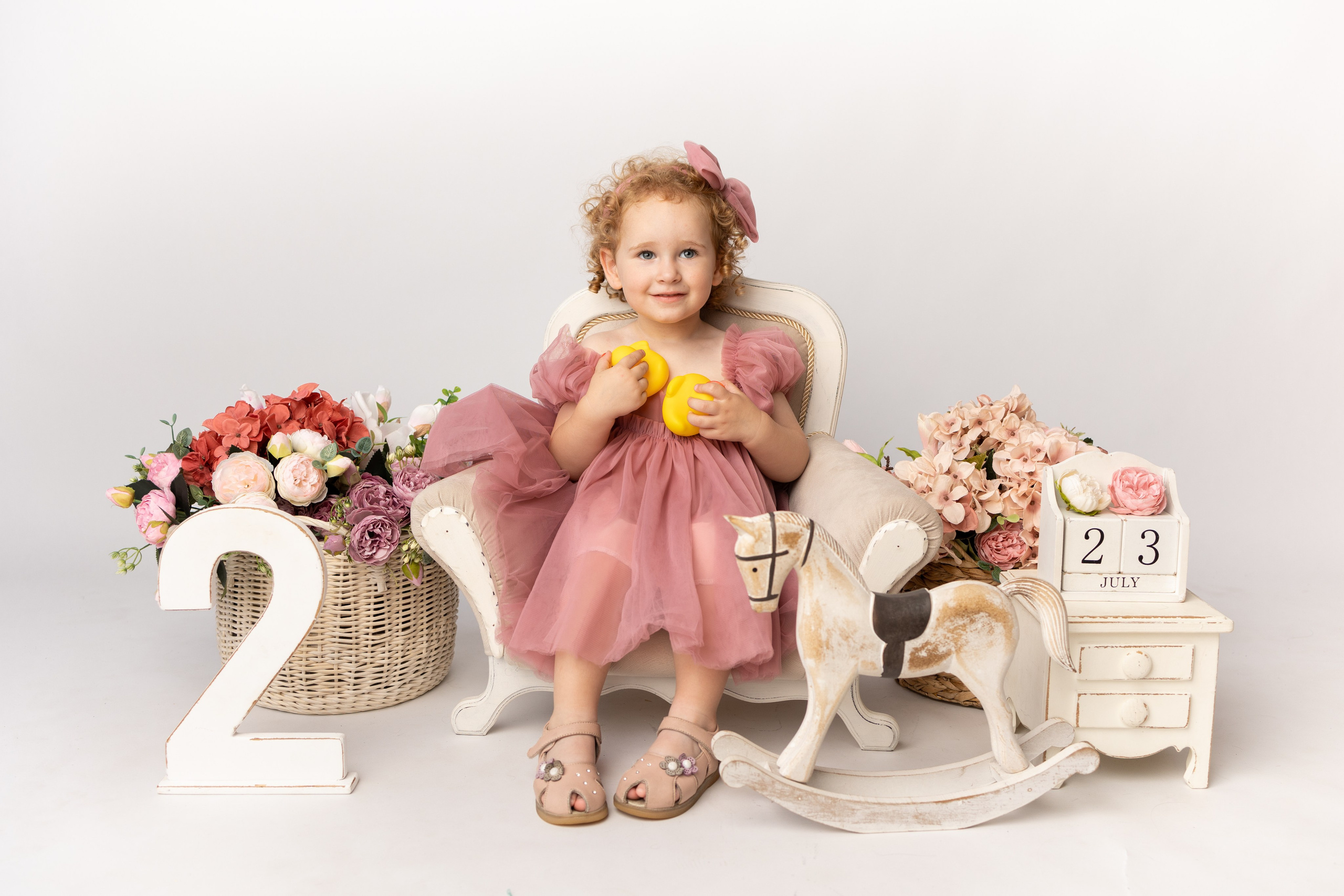 От 9 месяцев  - Фотограф новорожденных: магия детства в каждом снимке. Фотограф новорожденных: волшебные моменты первых дней жизни