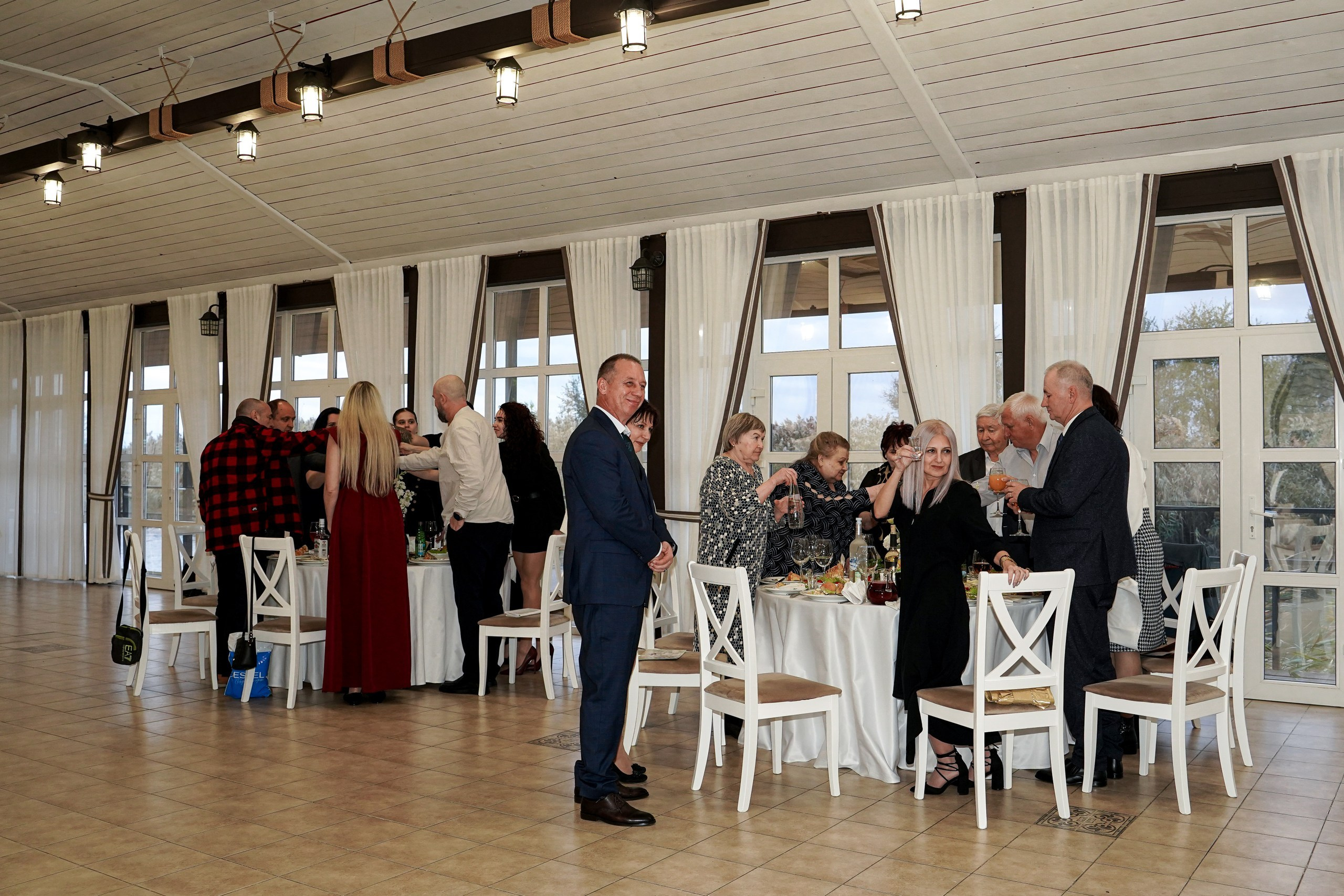 Свадебная фотосессия «4 часа». Отель Резиденция в Ростове-на-Дону. Кадры молодоженов на природе. Фотосессия банкета 1 час. Свадебный фотограф в Ростове-на-Дону. Таинство Крещения и Венчания, семейные фотосессии. Алёна Чёботова