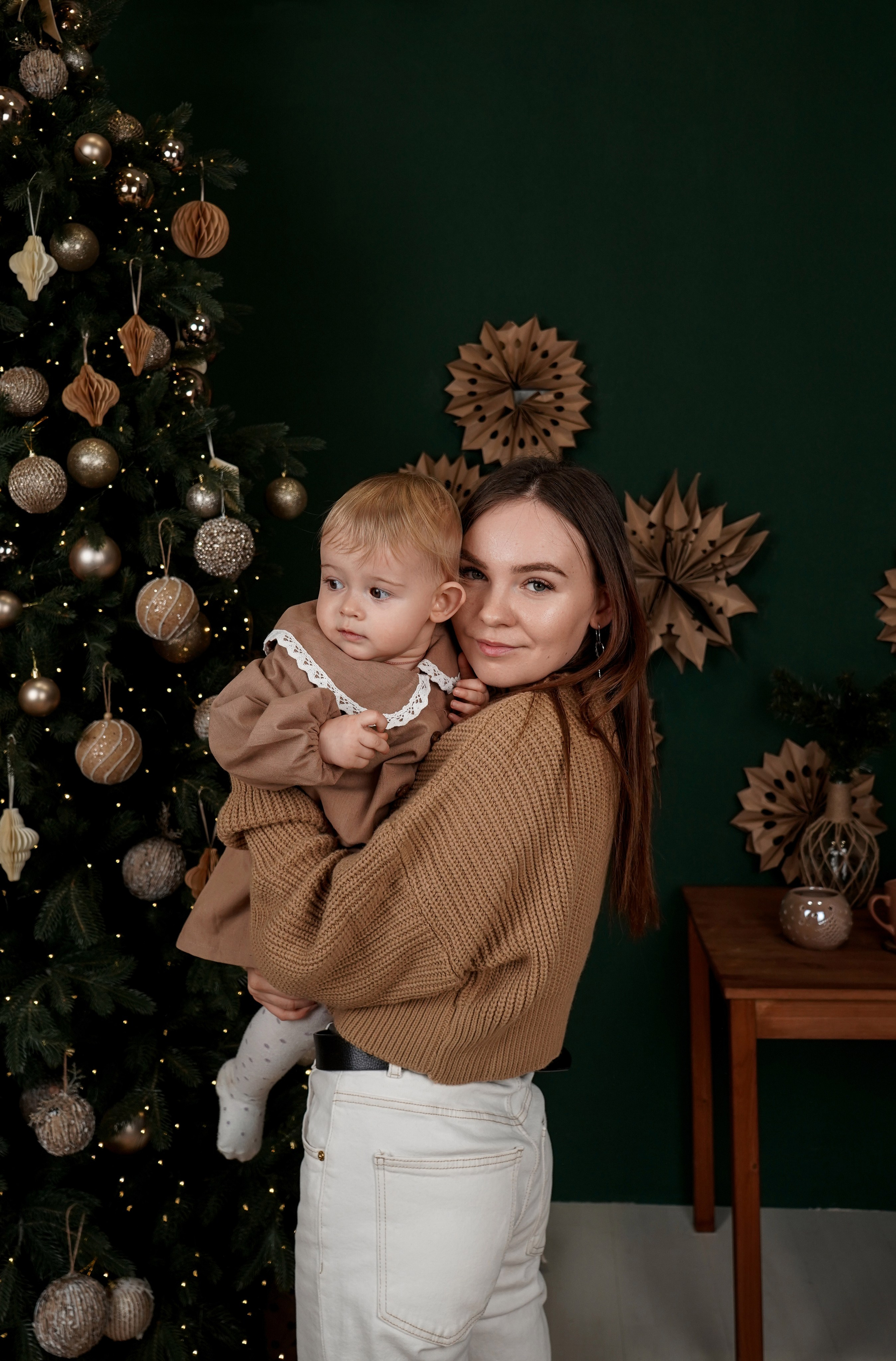 Новогодняя семейная фотосессия в фотостудии Рафинад. Фотограф Ростов-на-Дону и Новочеркасск. Свадебный фотограф в Ростове-на-Дону. Таинство Крещения и Венчания, семейные фотосессии. Алёна Чёботова