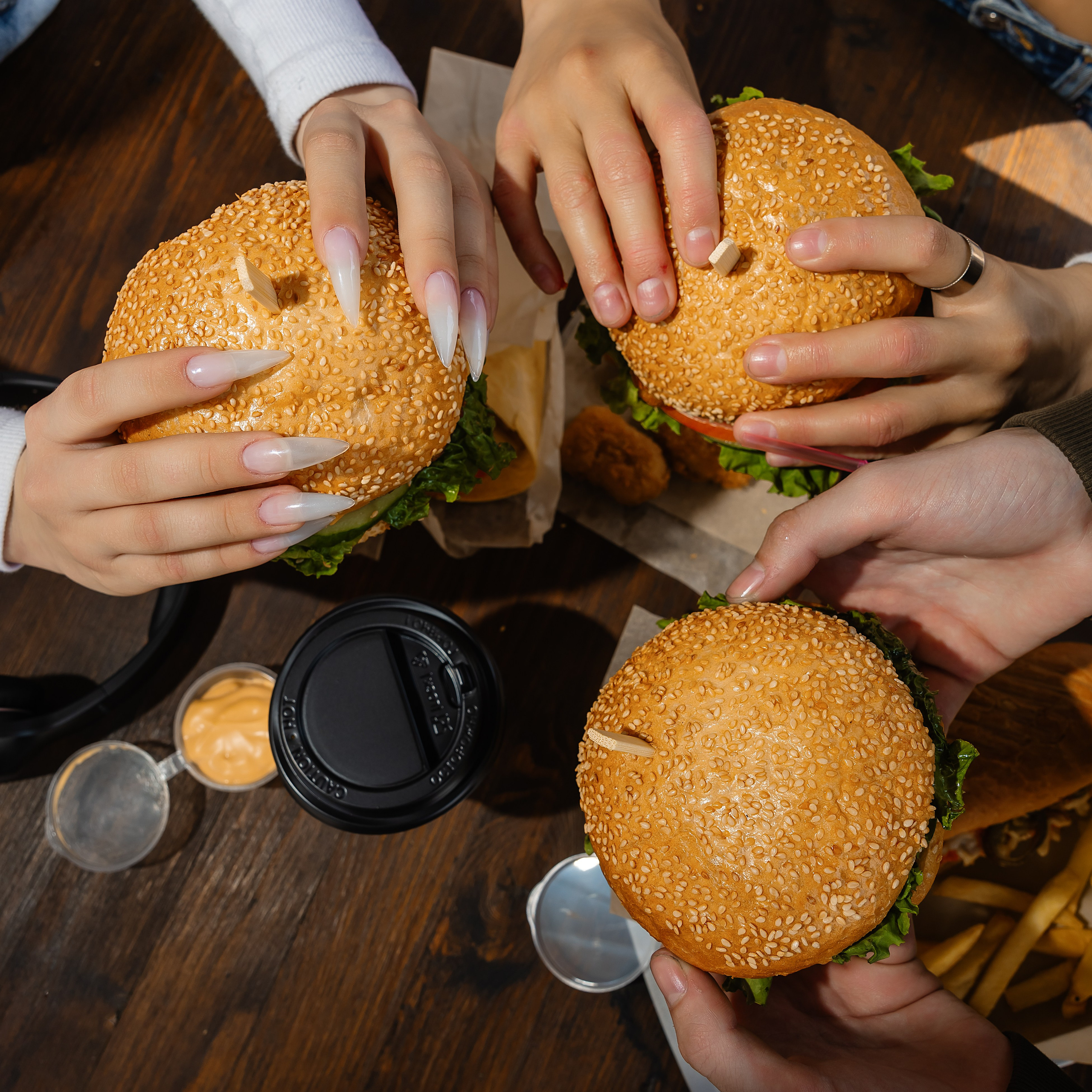 Bus № 1. Фотограф и видеограф в Улан-Удэ: Аюна Габагуева и Артём Шаханов
