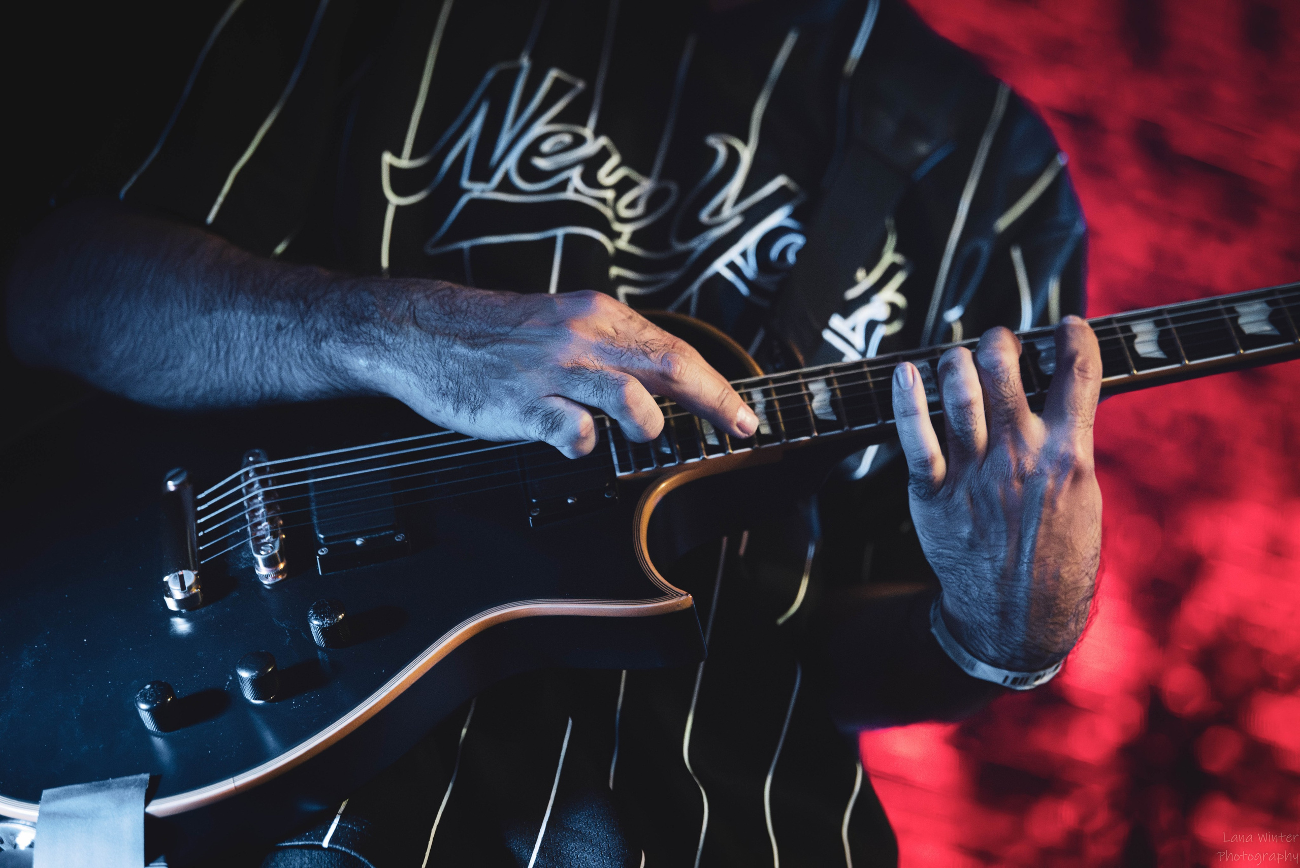 7000$ (29 июня 2025 года, Москва, клуб Урбан). Фотограф Светлана Блинова, Москва и Московская область