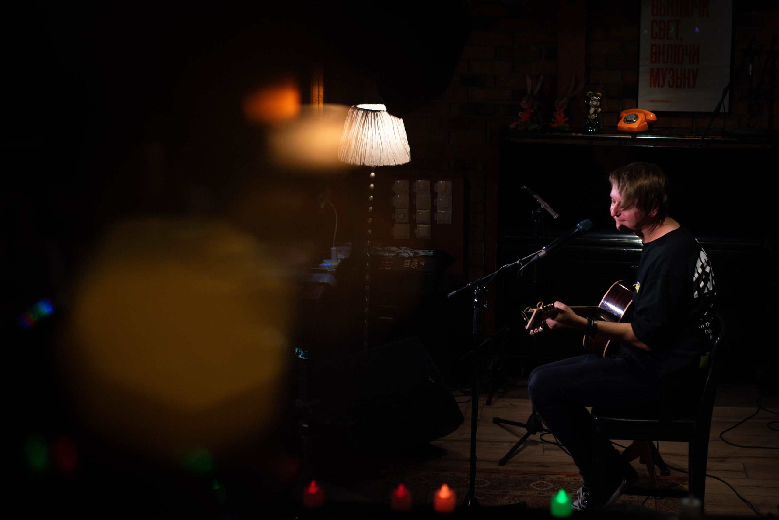 Лёва Сазонов (1 августа 2024 года, Москва, арт-кафе Пушкарёв). Фотограф Светлана Блинова, Москва и Московская область