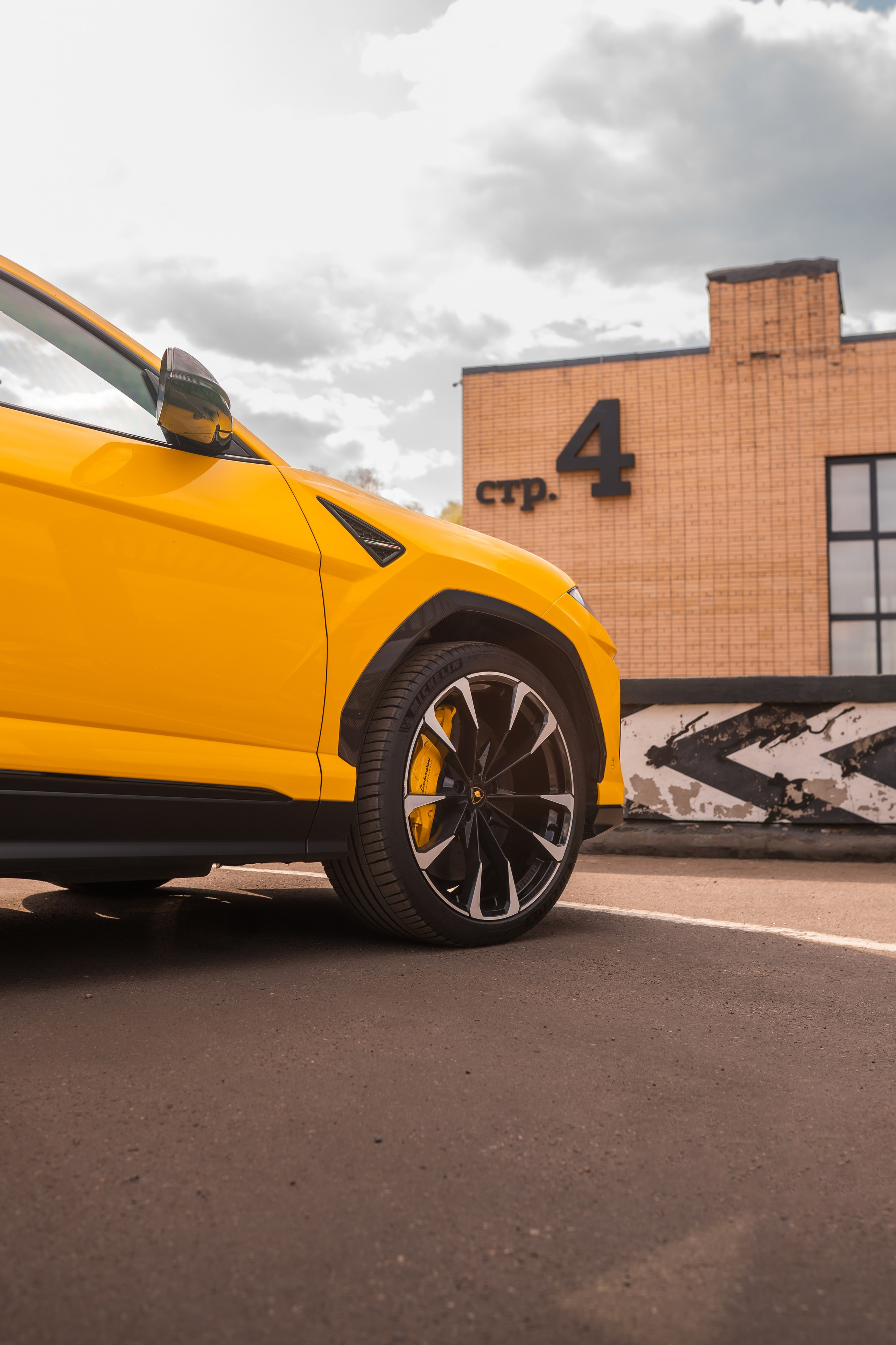 Lamborghini Urus. Mirllaev