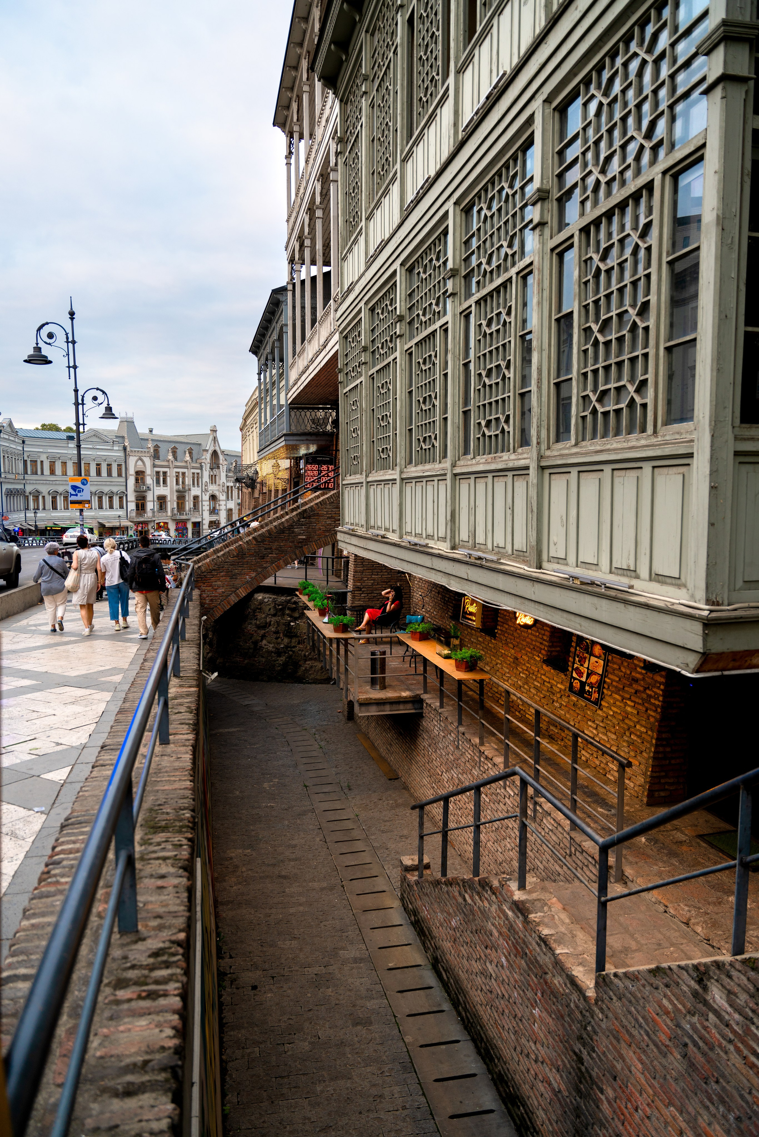 ТБИЛИСИ. ПОБУДЬ ЗДЕСЬ И ЦЕЛЕЕ БУДЕТ ЭТОТ МИР