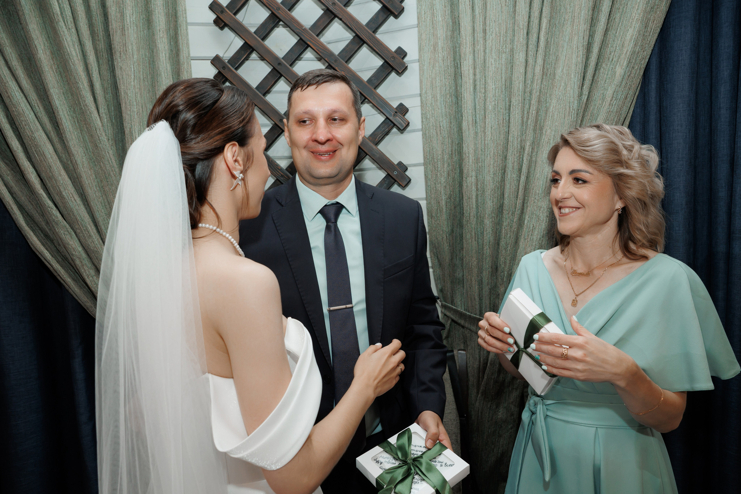 Регистрация в отеле Fish Point, ЗАГС Бутово, прогулка в Остафьево. Свадебный и репортажный фотограф (Москва, Королев и другие)