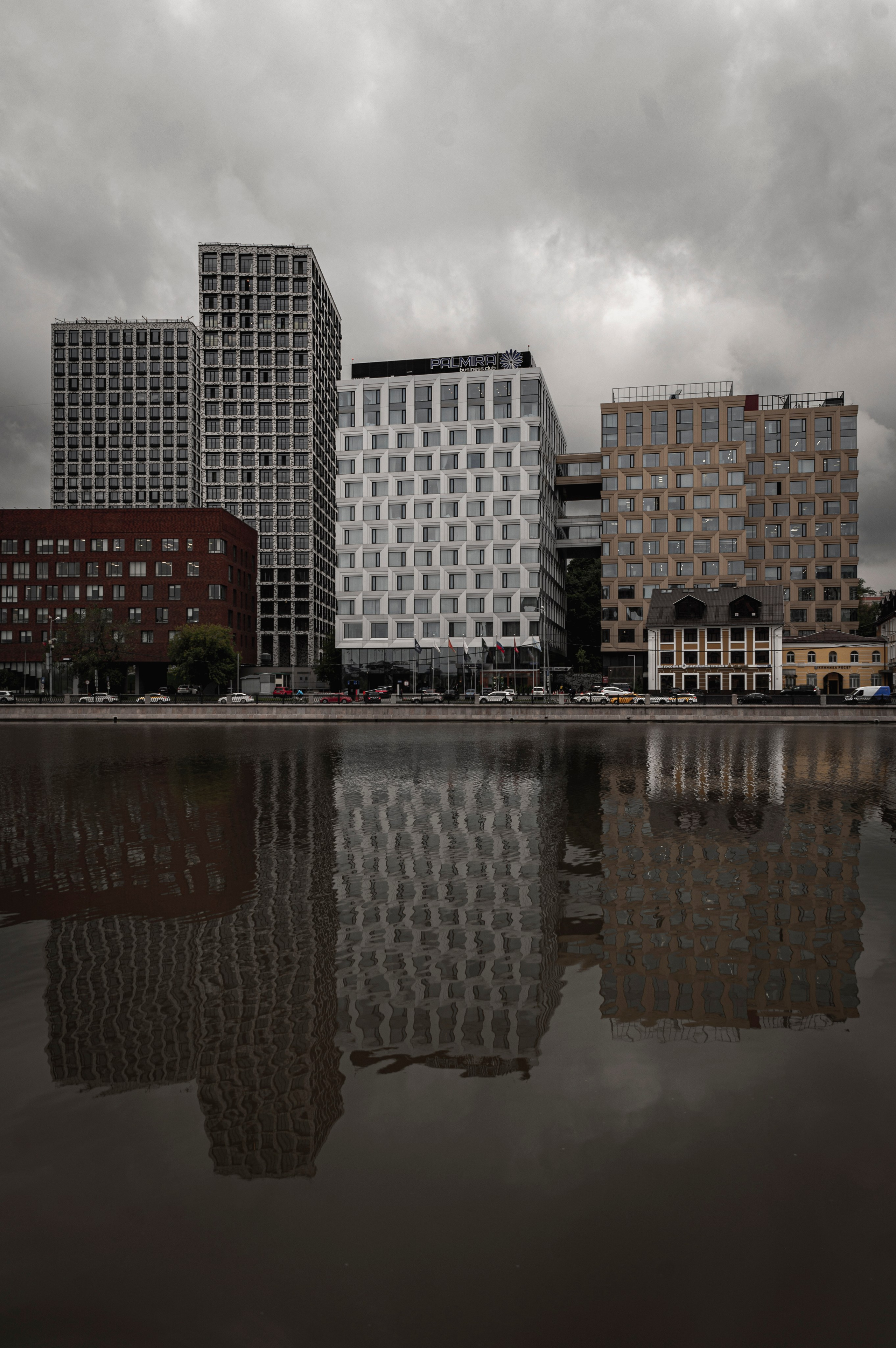 Москва-река. Лето. Яхта. Фотограф Роман Адлер