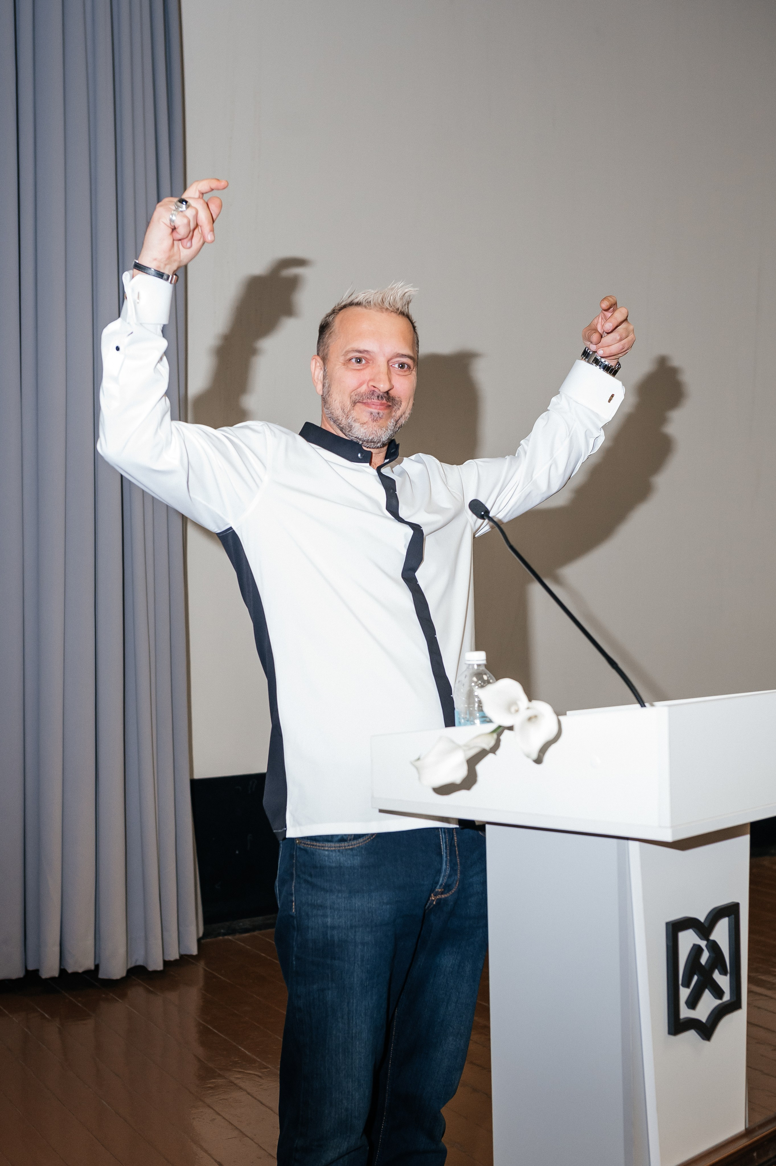 Обо мне. Выставки, публикации, галереи, конкурсы. Фотограф Роман Адлер