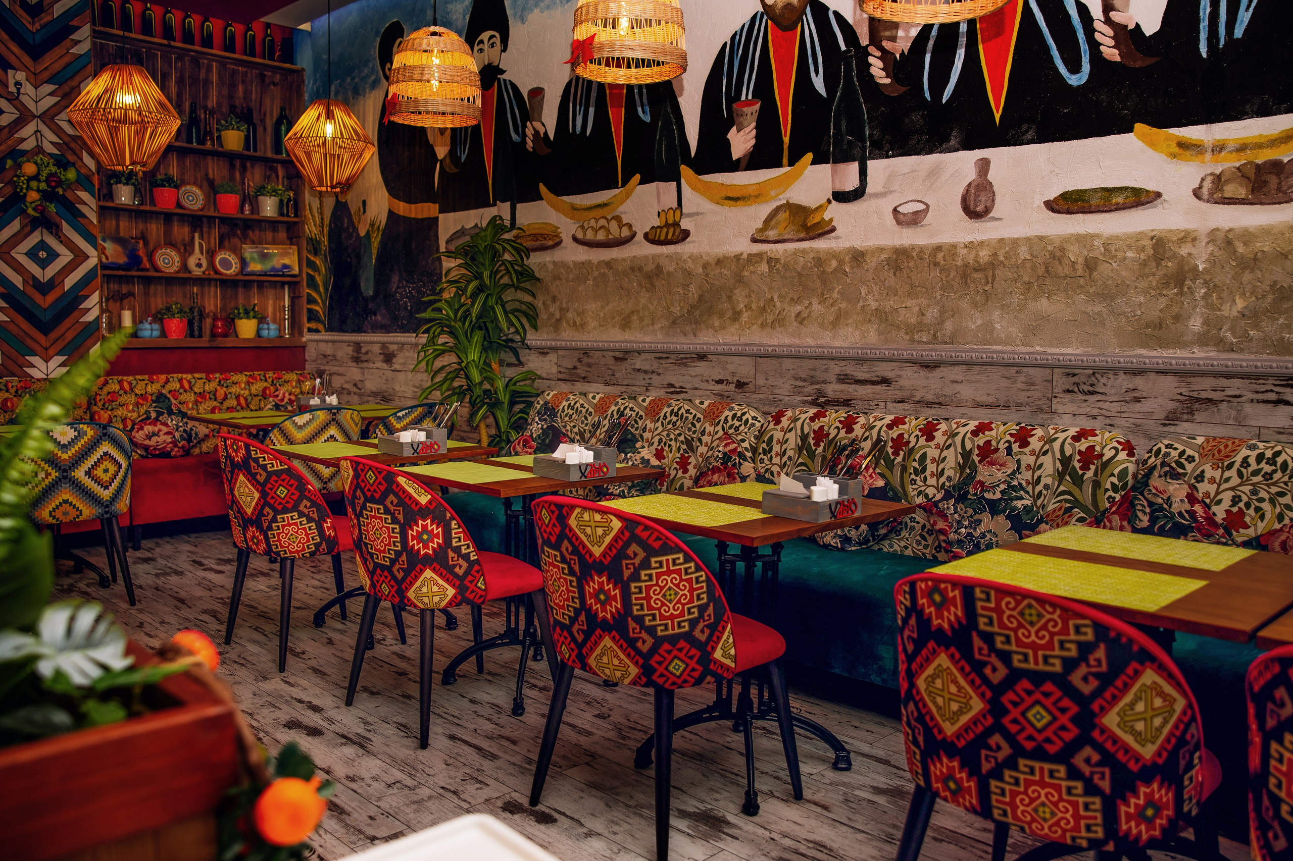 Интерьерная съёмка для ресторана «Харчо». Фотограф в Краснодаре