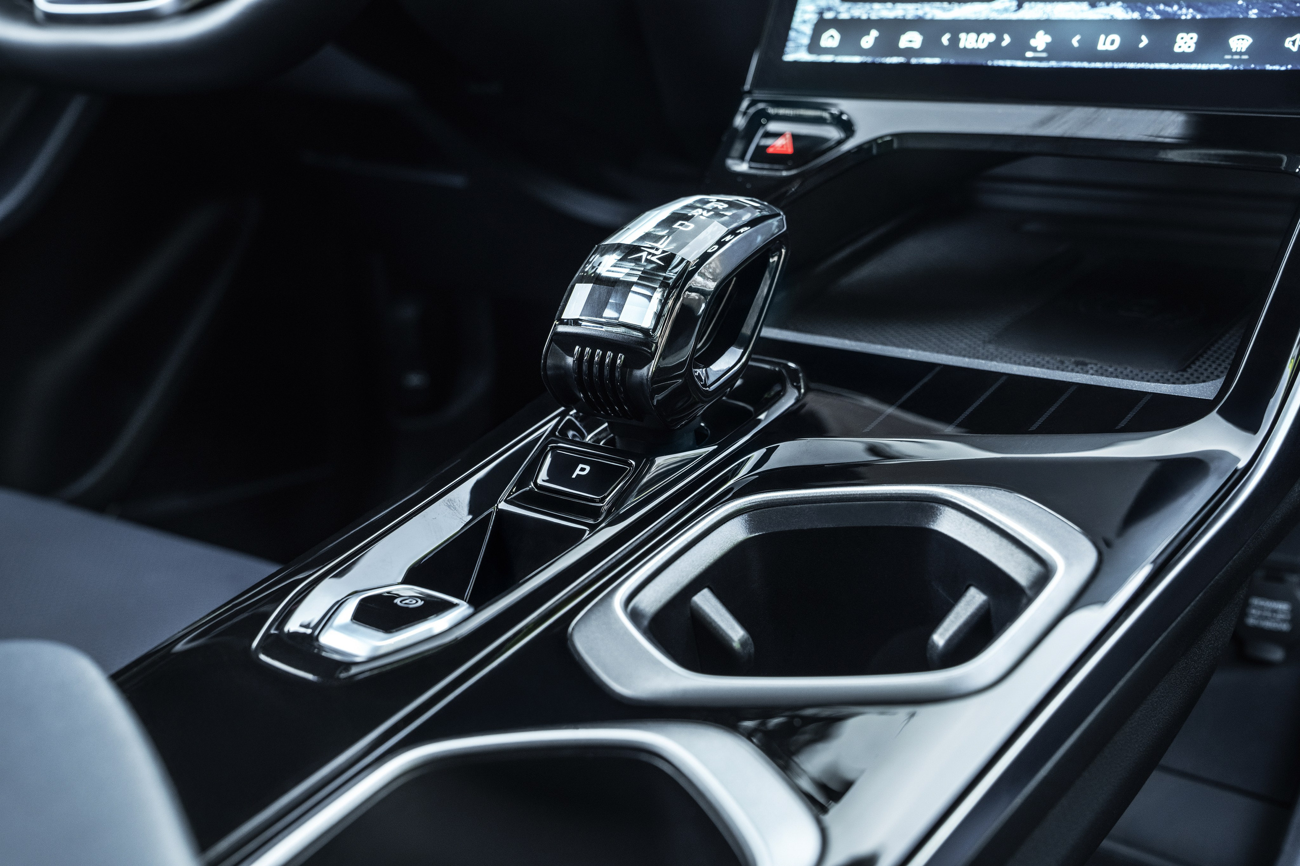 Geely Atlas 2025. Рекламный и портретный фотограф в Алматы, обучение для фотографов — Равиль Абушаев