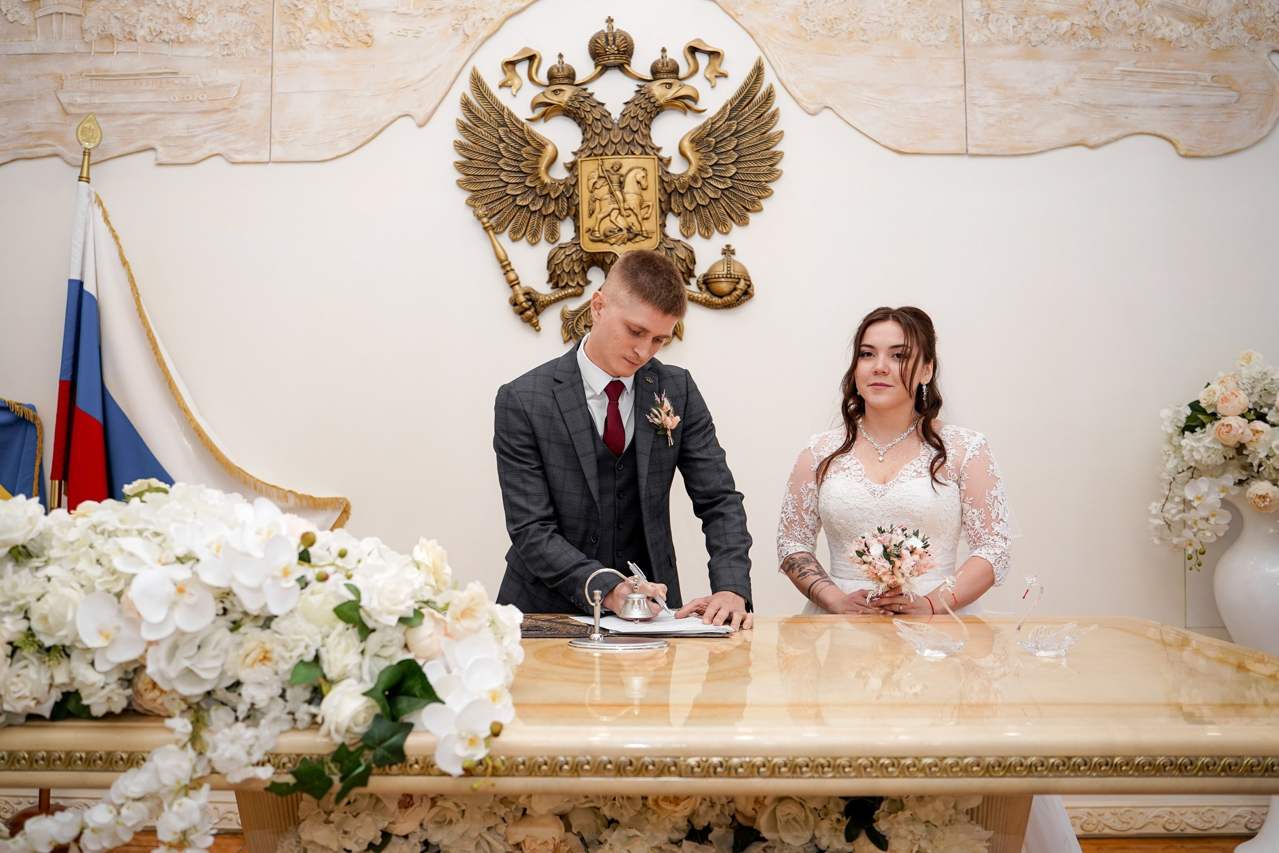 Свадебная фотосессия в Кировском ЗАГСе в Ростове-на-Дону. Фотограф Алёна Чёботова. Свадебный фотограф в Ростове-на-Дону. Таинство Крещения и Венчания, семейные фотосессии. Алёна Чёботова