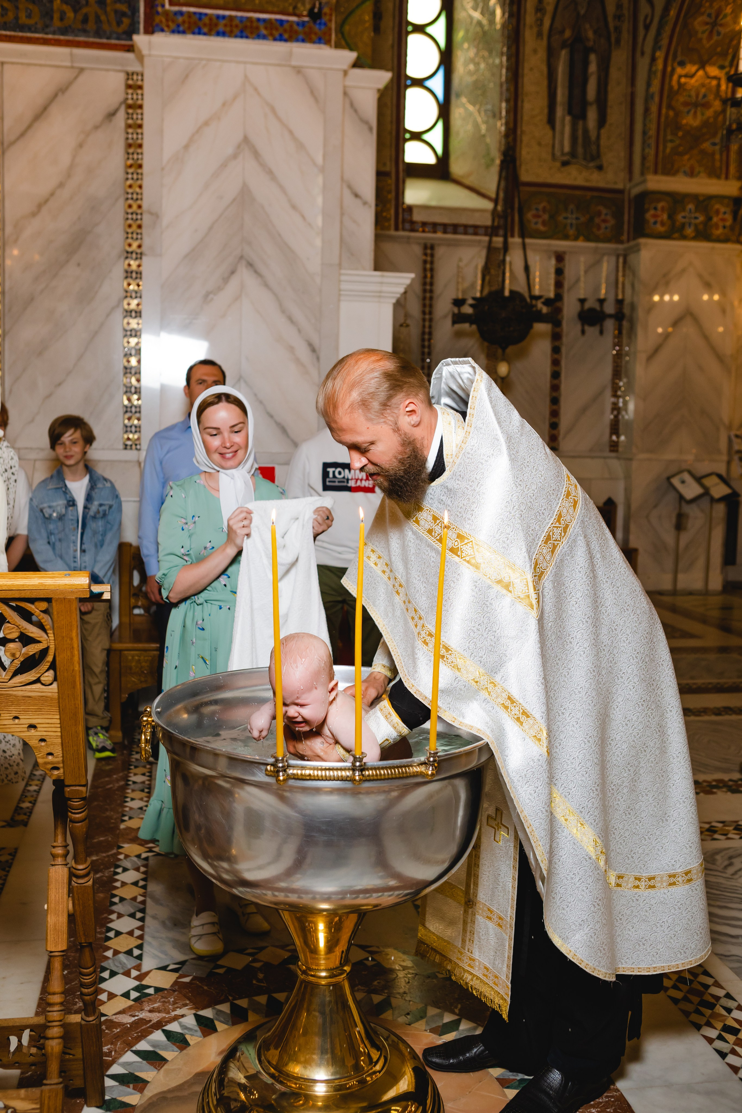 Таинство Крещения. Сайт с красивыми фотографиями и людьми