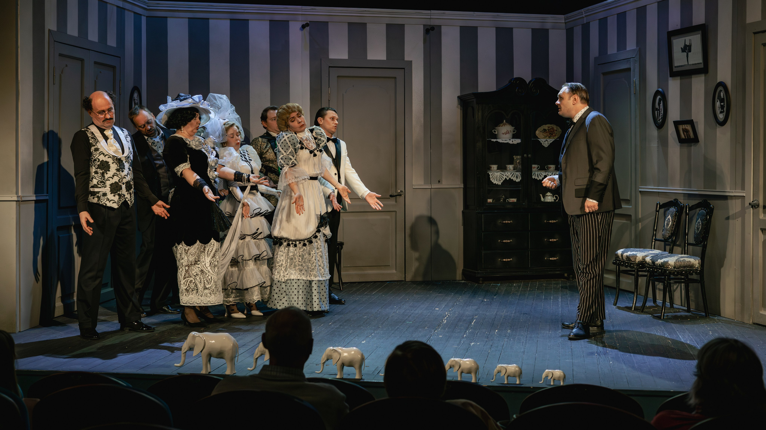 Театр Юного Зрителя «Две свадьбы». Фотограф Марк Файзулин