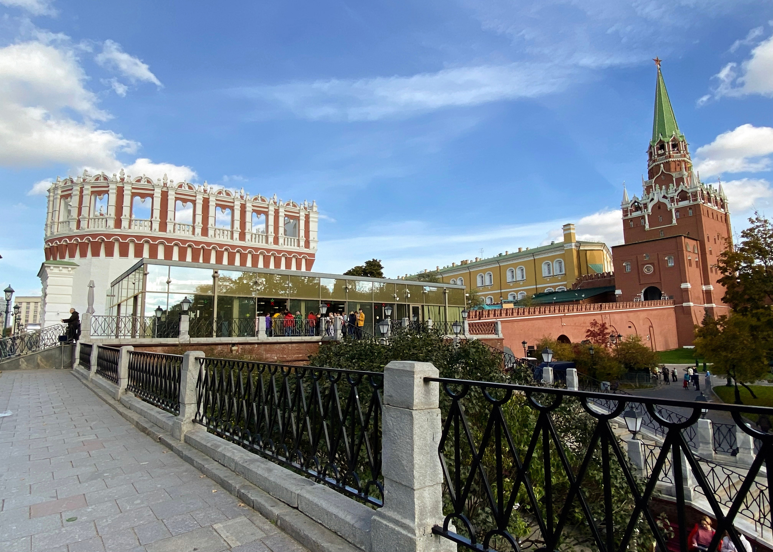 Вокруг Кремля. Экскурсовод по Москве Беляева Валентина