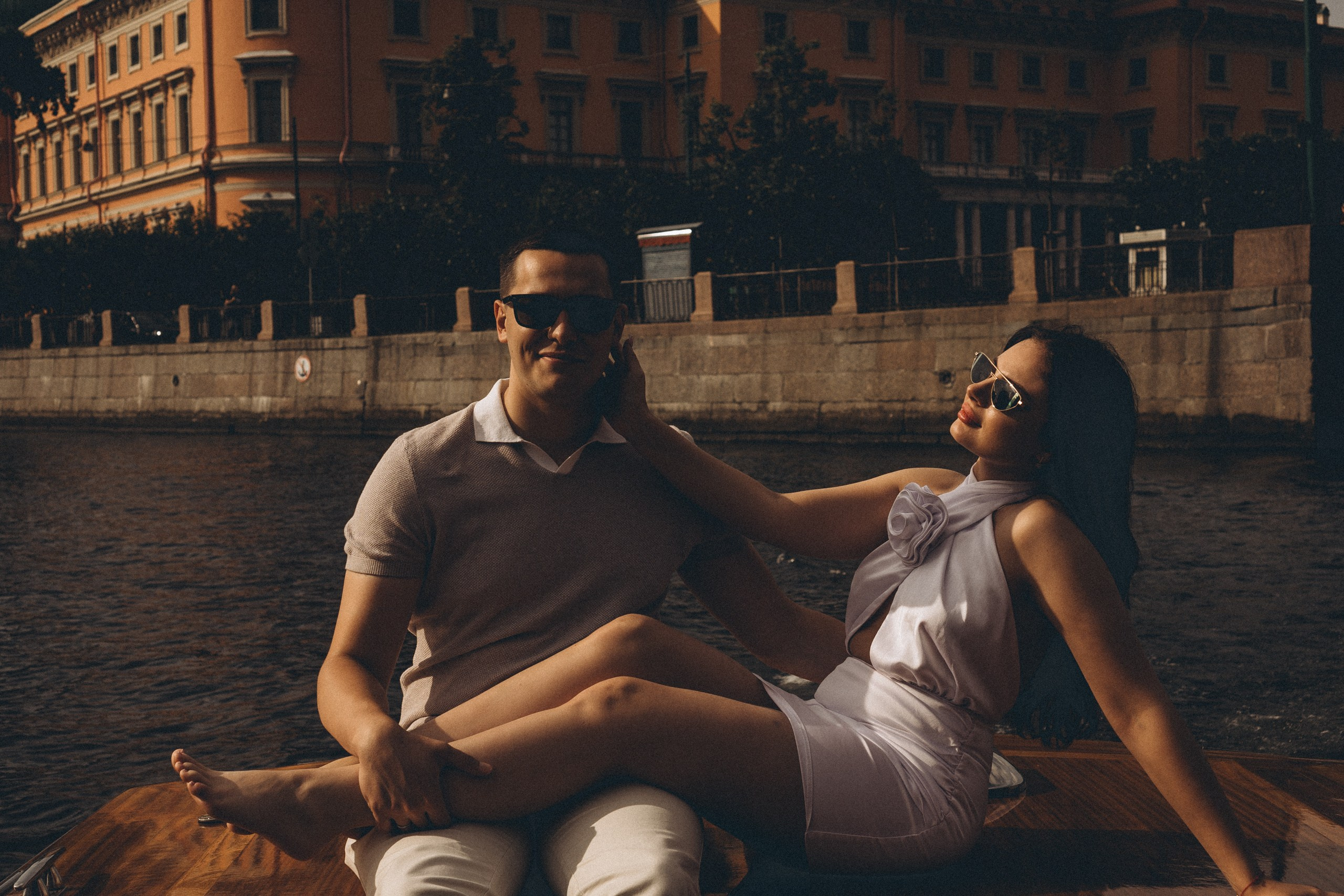 СВАДЕНБНАЯ СЬЕМКА НА КАТЕРЕ ПО КАНАЛАМ САНКТ-ПЕТЕРБУРГА И В АКВАТОРИИ НЕВЫ. Профессиональный фотограф, Санкт-Петербург — Виктория Богомолова