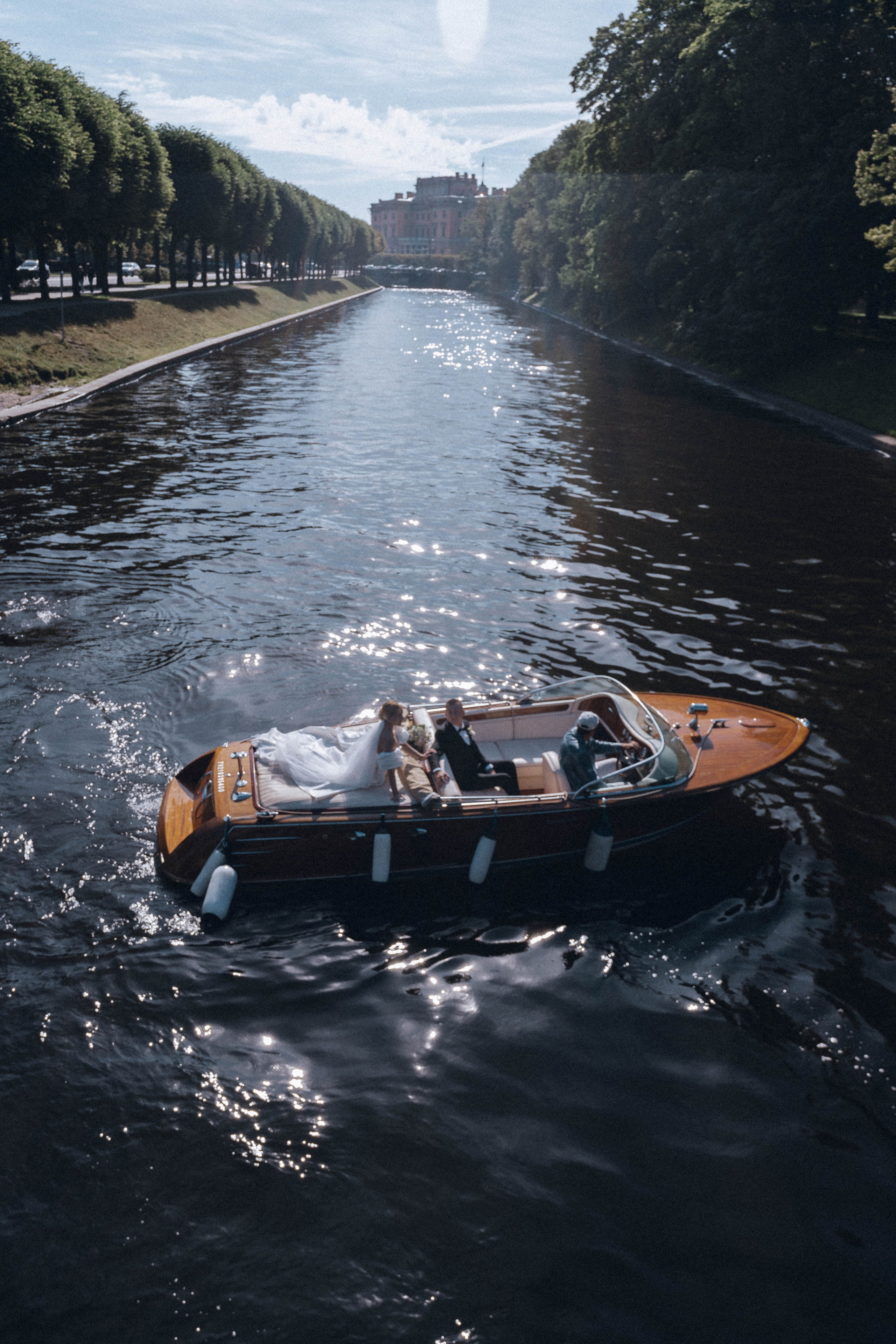 СВАДЕНБНАЯ СЬЕМКА НА КАТЕРЕ ПО КАНАЛАМ САНКТ-ПЕТЕРБУРГА И В АКВАТОРИИ НЕВЫ. Профессиональный фотограф, Санкт-Петербург — Виктория Богомолова